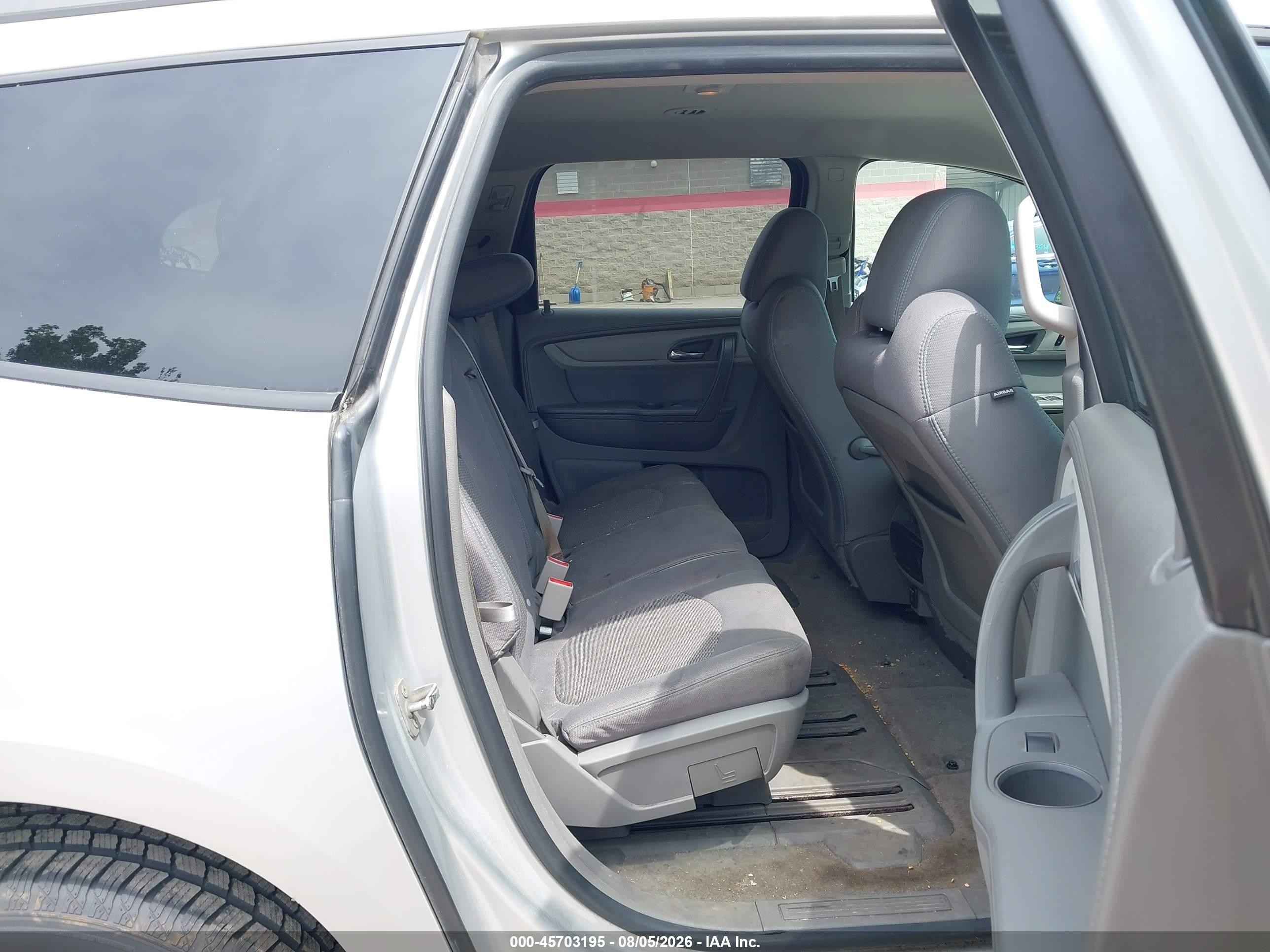 2014 Chevrolet Traverse Ls Silver vin: 1GNKVFED6EJ141737