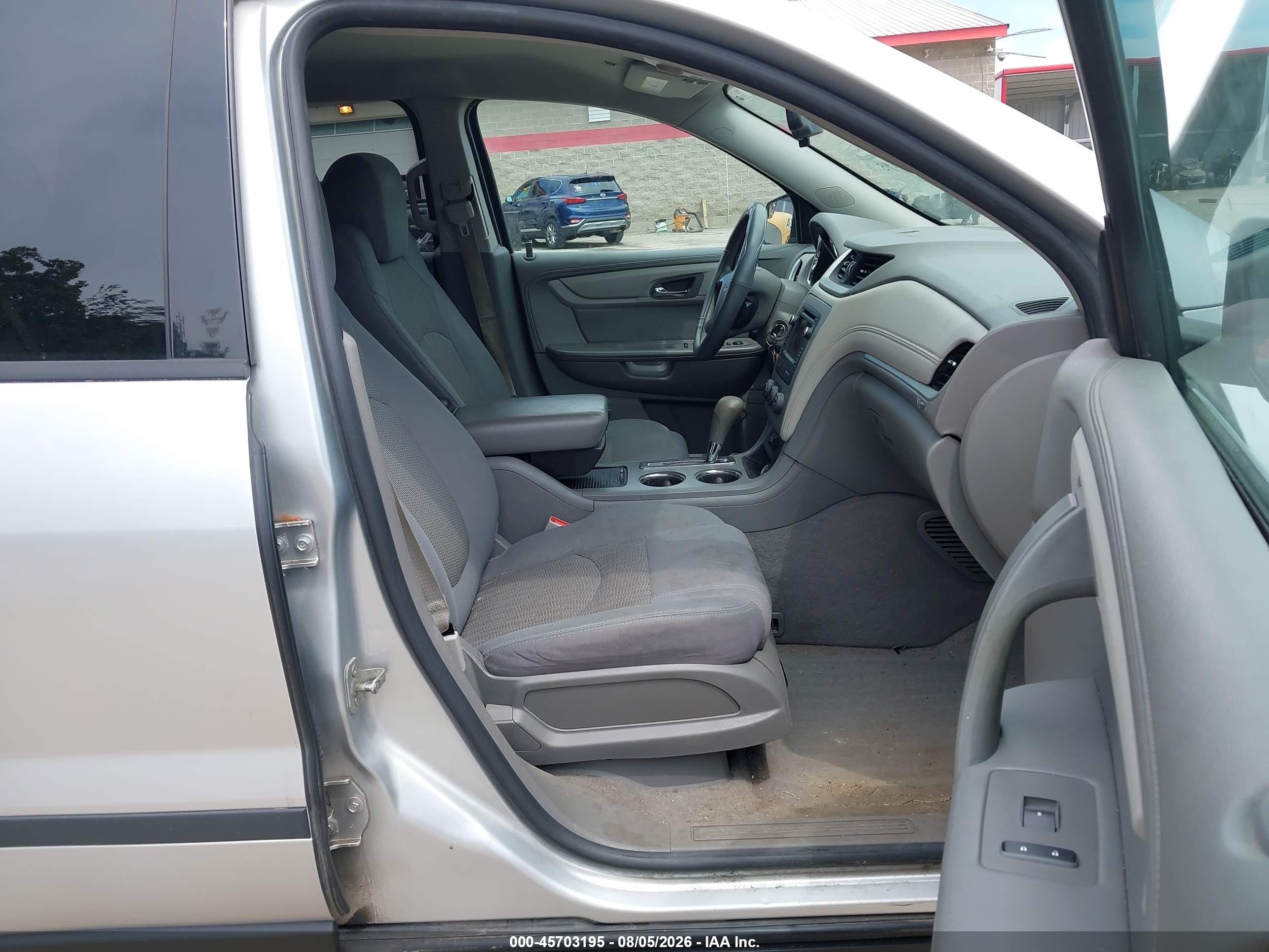 2014 Chevrolet Traverse Ls Silver vin: 1GNKVFED6EJ141737