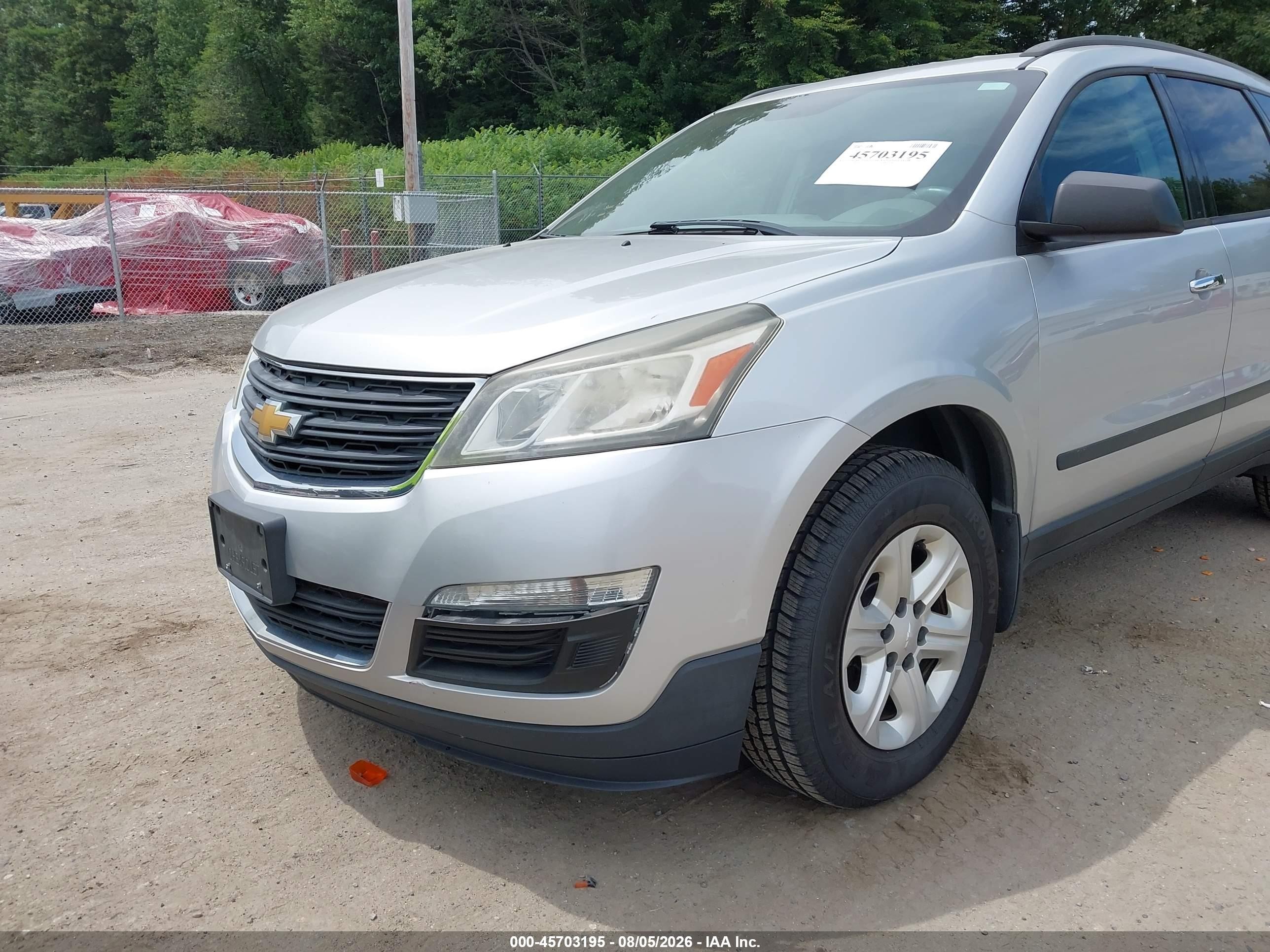 2014 Chevrolet Traverse Ls Silver vin: 1GNKVFED6EJ141737