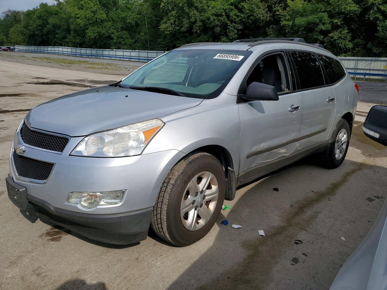 2012 Chevrolet Traverse Ls Silver vin: 1GNKVFED7CJ422863