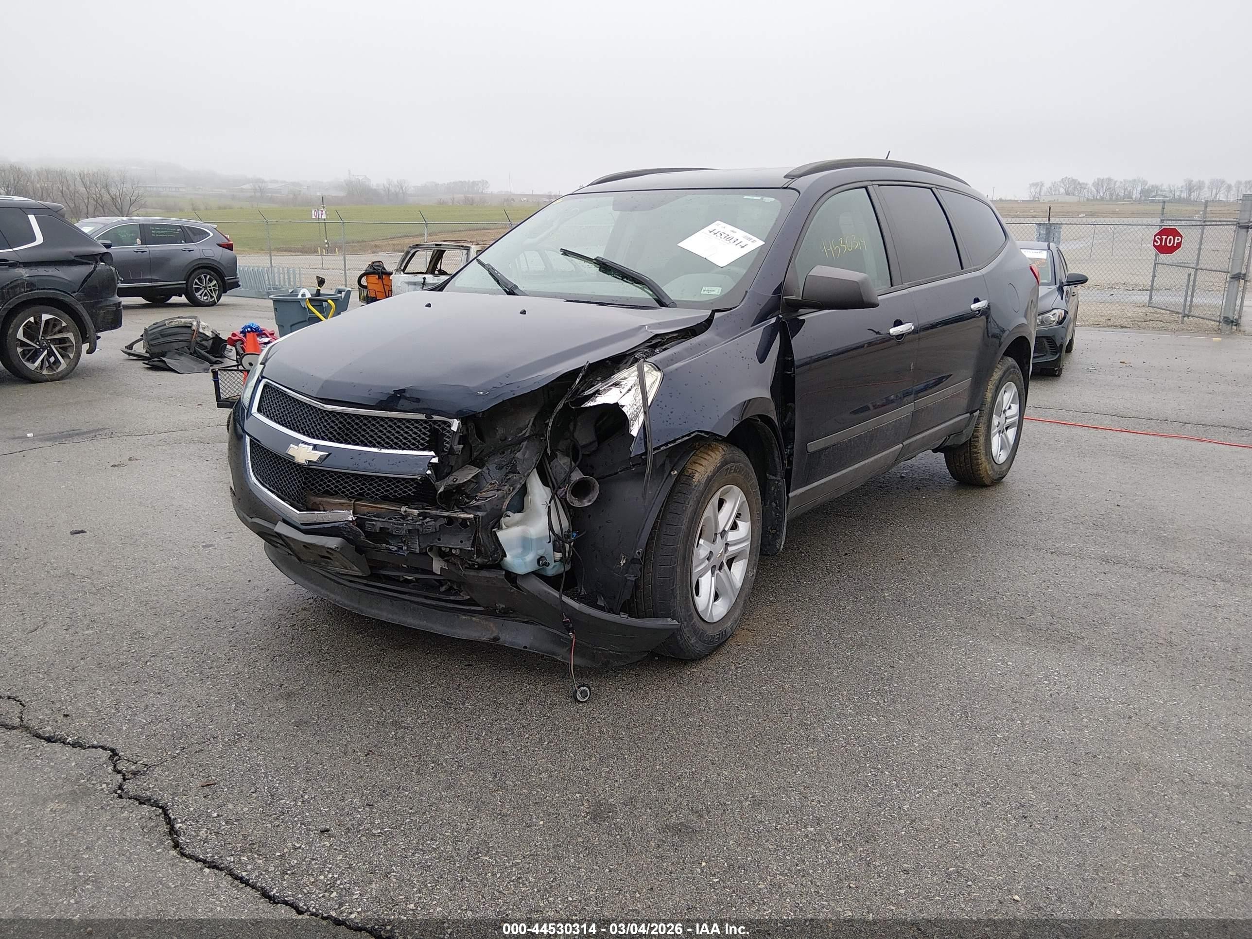 2011 Chevrolet Traverse Ls Blue vin: 1GNKVFED8BJ324259