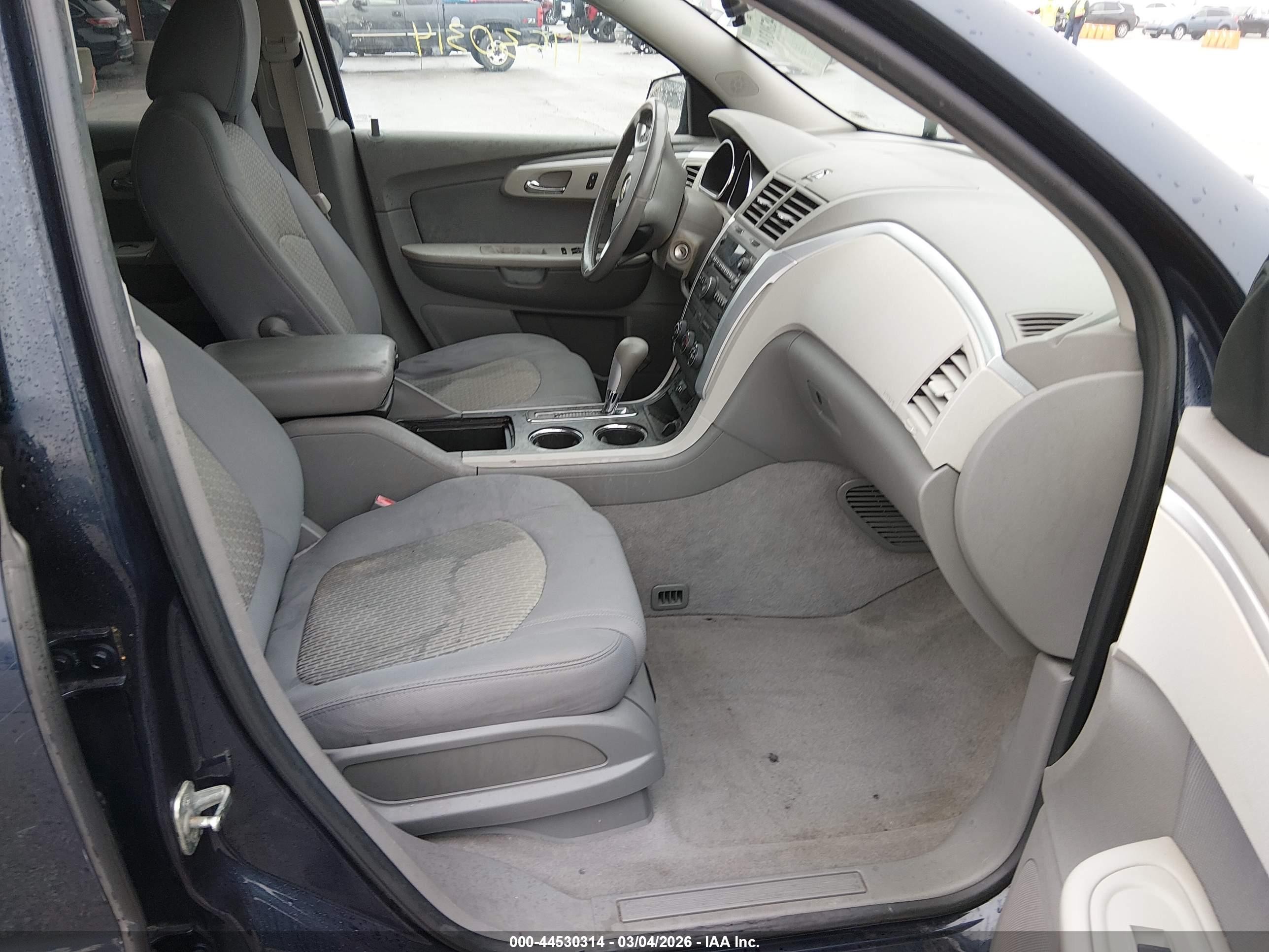 2011 Chevrolet Traverse Ls Blue vin: 1GNKVFED8BJ324259