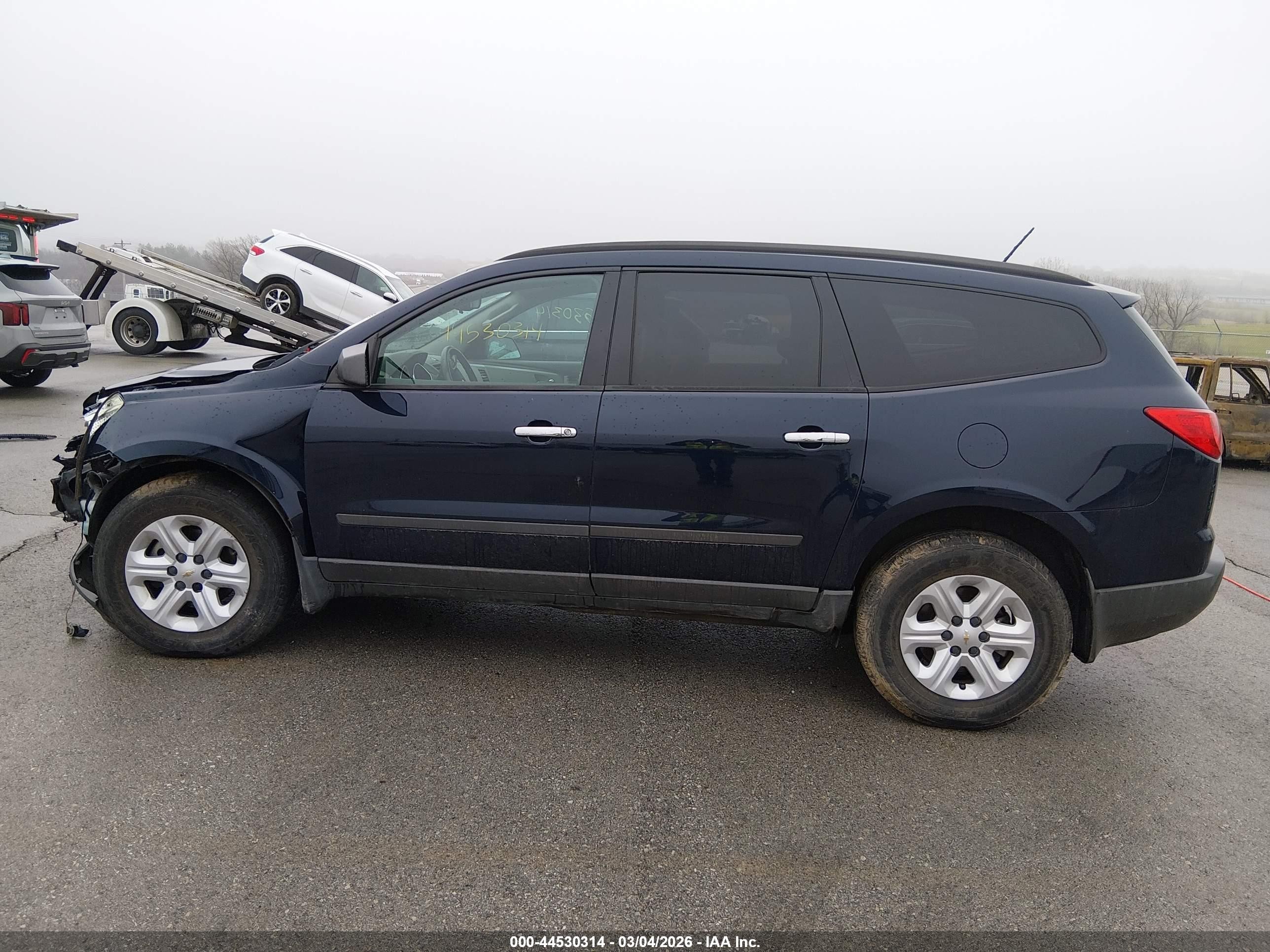2011 Chevrolet Traverse Ls Blue vin: 1GNKVFED8BJ324259