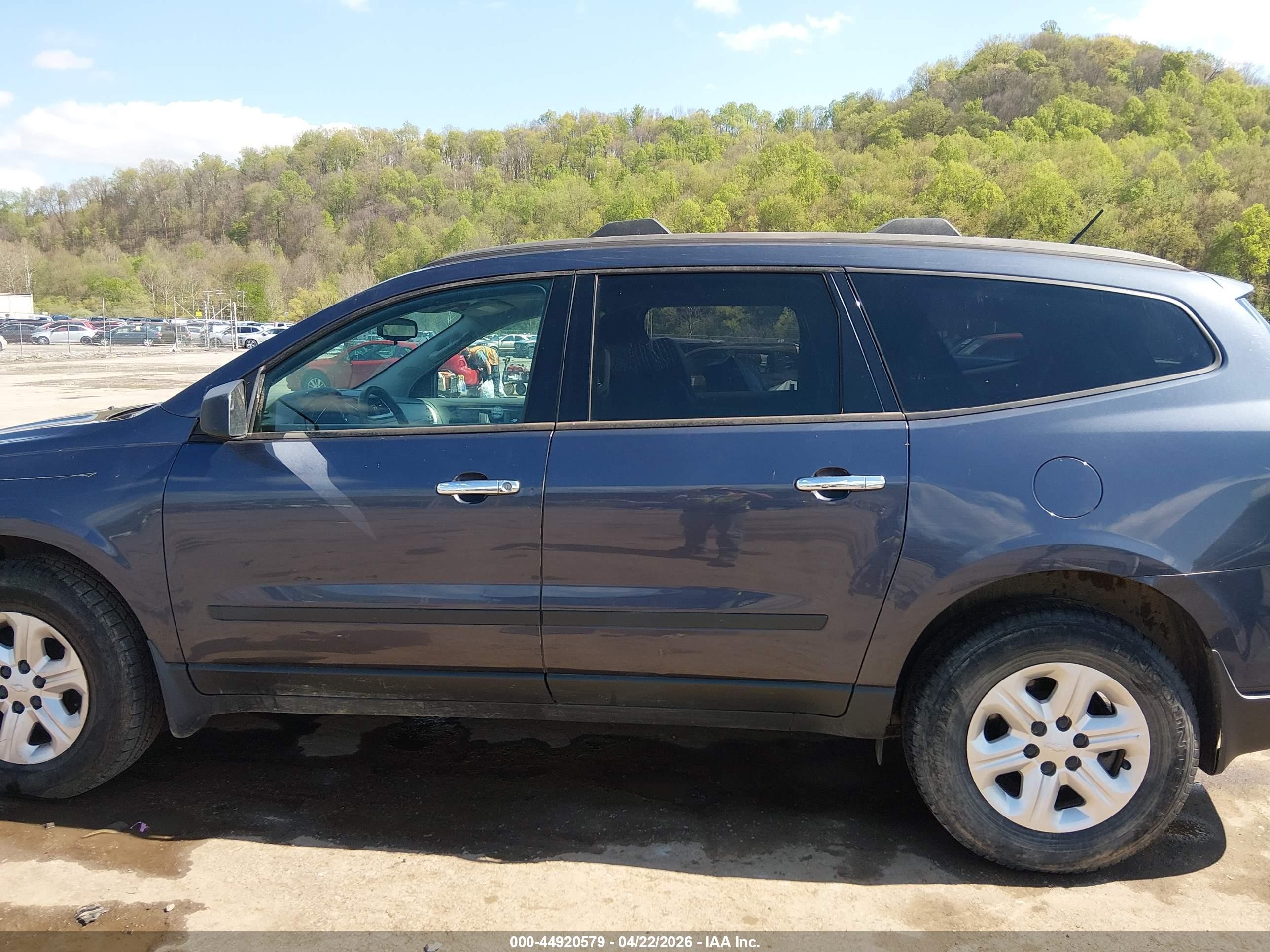 2014 Chevrolet Traverse Ls Blue vin: 1GNKVFEDXEJ159707