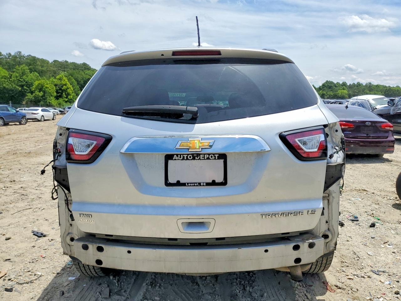 2014 Chevrolet Traverse Ls Silver vin: 1GNKVFEDXEJ342332