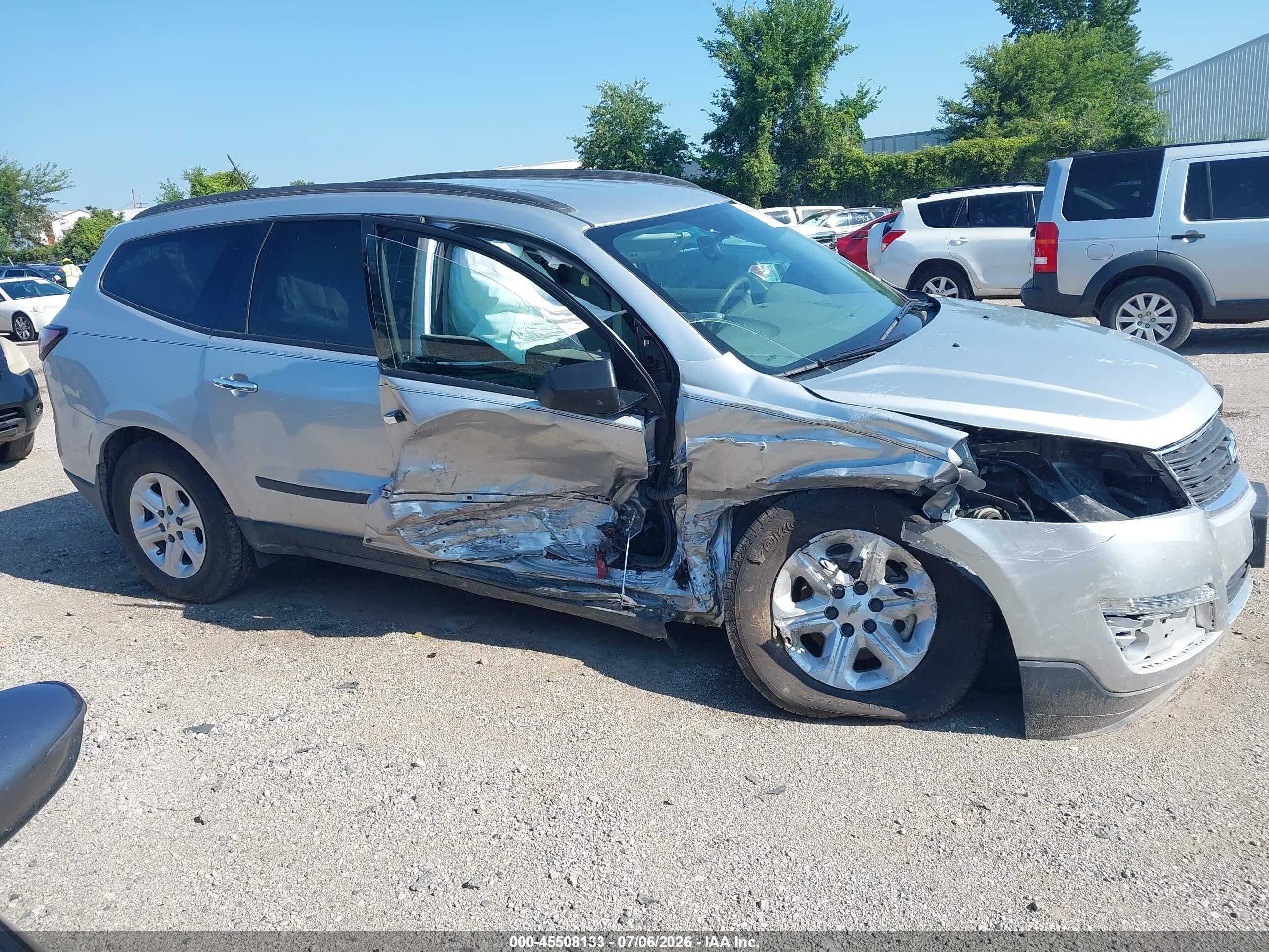 2013 Chevrolet Traverse Ls Silver vin: 1GNKVFKD2DJ131564