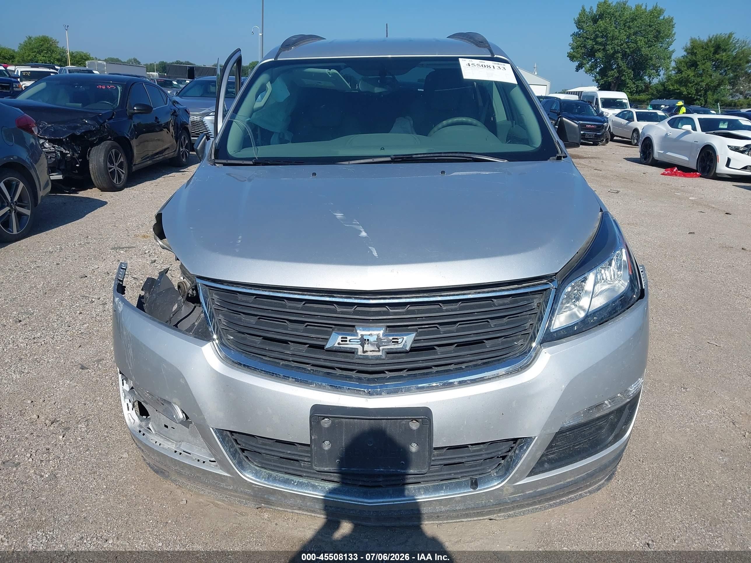2013 Chevrolet Traverse Ls Silver vin: 1GNKVFKD2DJ131564