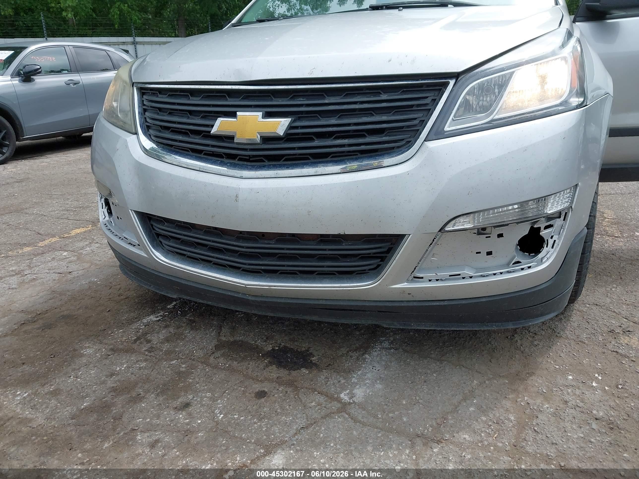 2014 Chevrolet Traverse Ls Silver vin: 1GNKVFKD3EJ329877