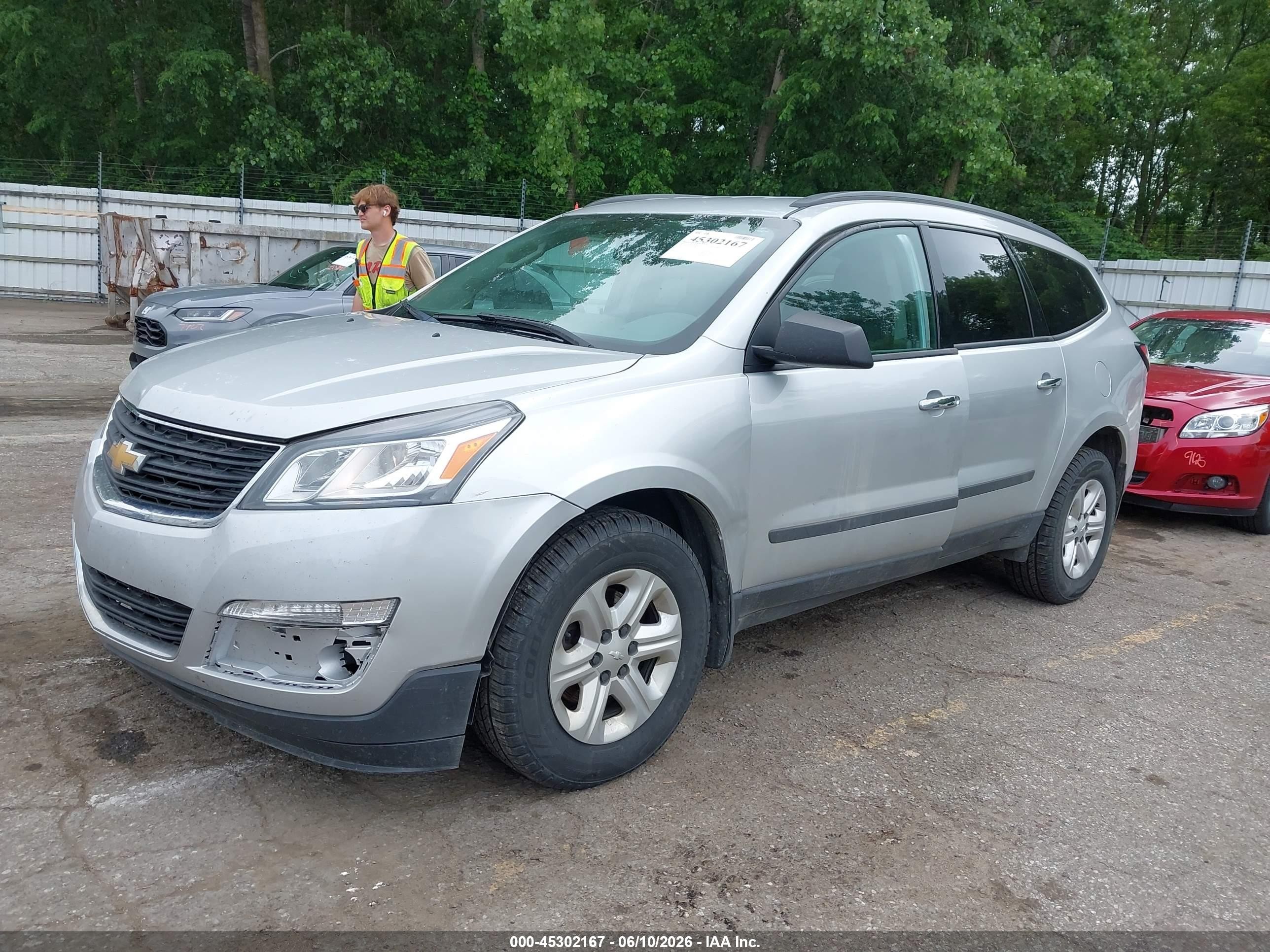 2014 Chevrolet Traverse Ls Silver vin: 1GNKVFKD3EJ329877