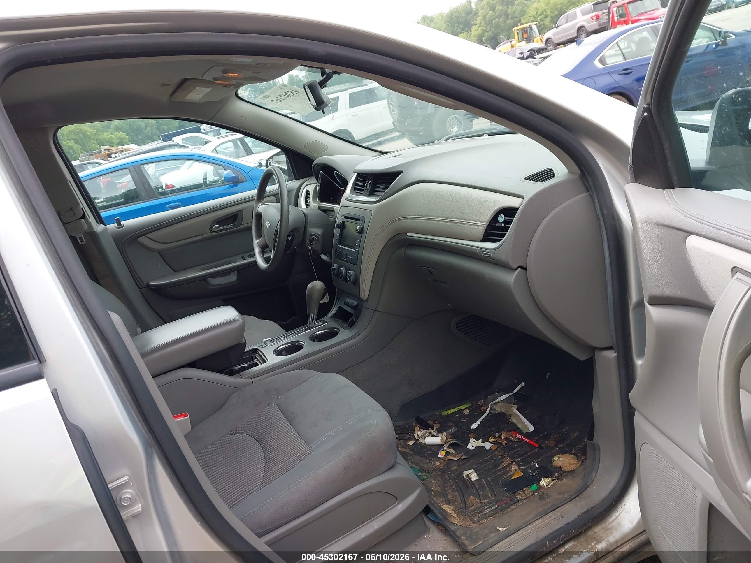 2014 Chevrolet Traverse Ls Silver vin: 1GNKVFKD3EJ329877