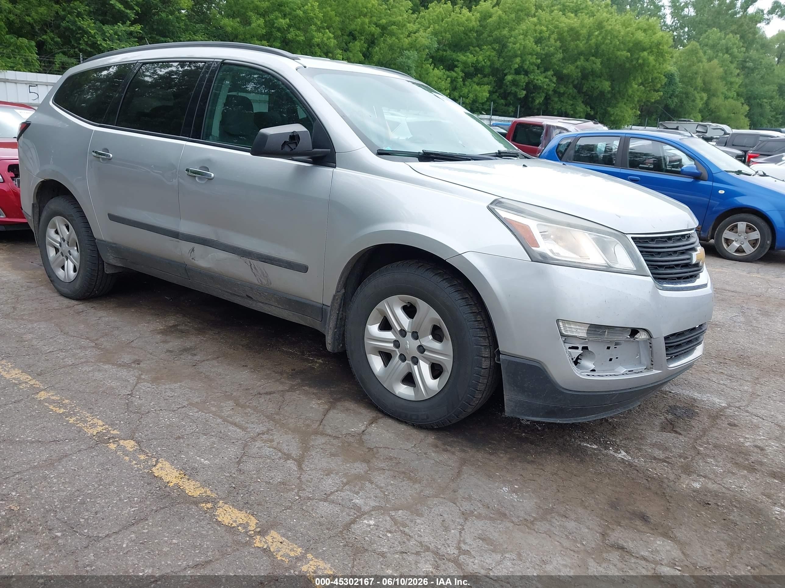 2014 Chevrolet Traverse Ls Серебряный vin: 1GNKVFKD3EJ329877