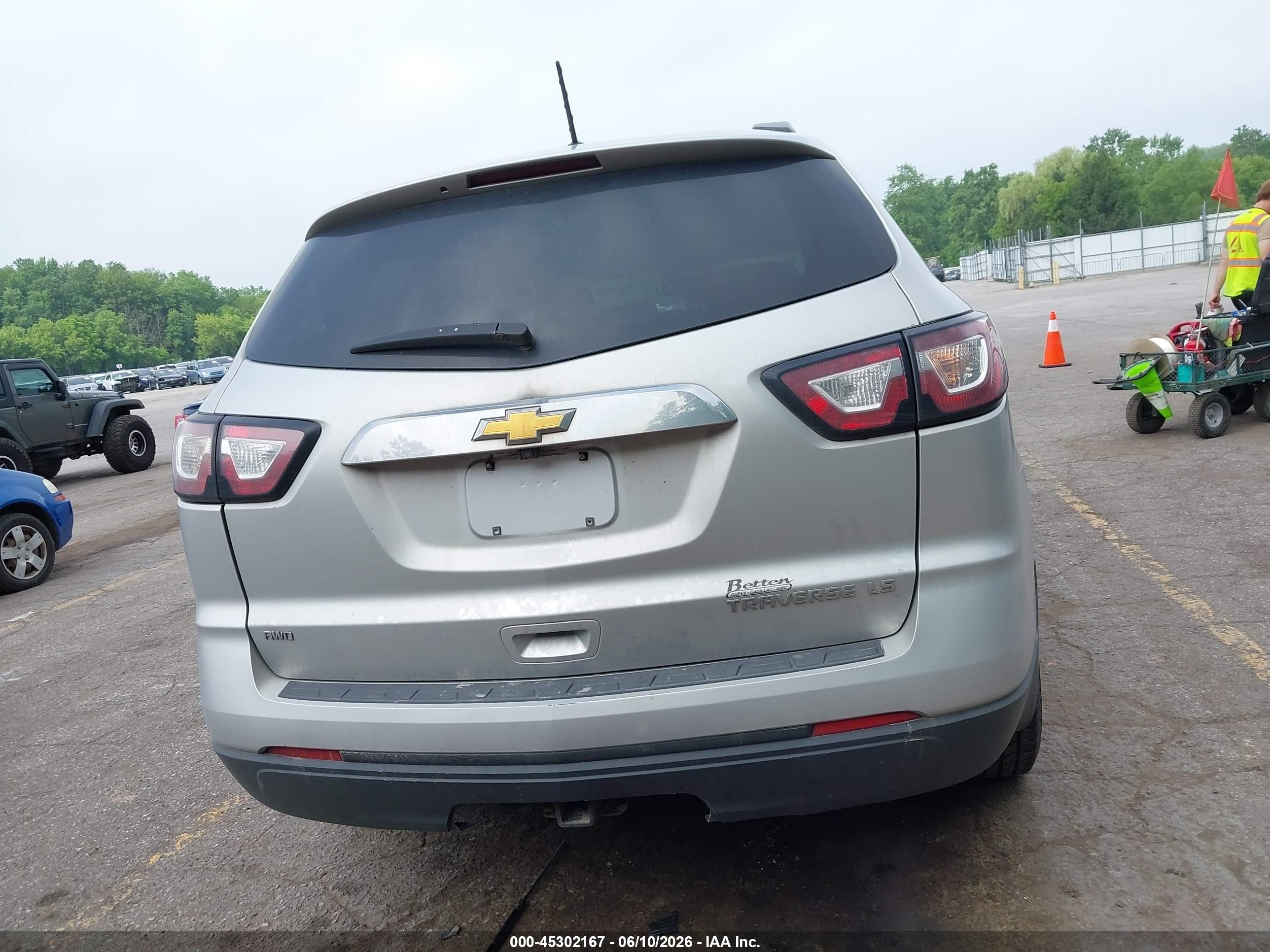 2014 Chevrolet Traverse Ls Silver vin: 1GNKVFKD3EJ329877