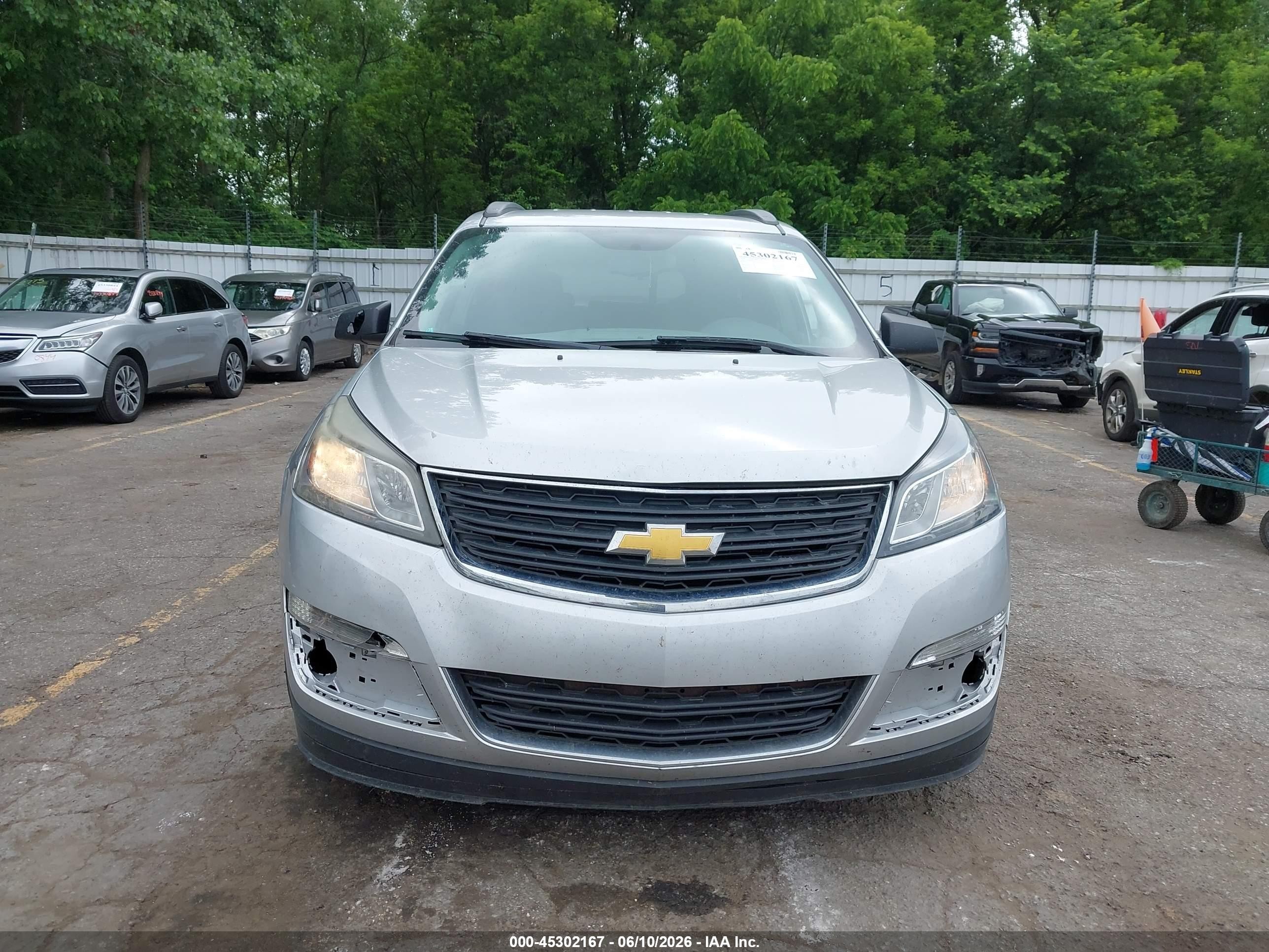 2014 Chevrolet Traverse Ls Silver vin: 1GNKVFKD3EJ329877