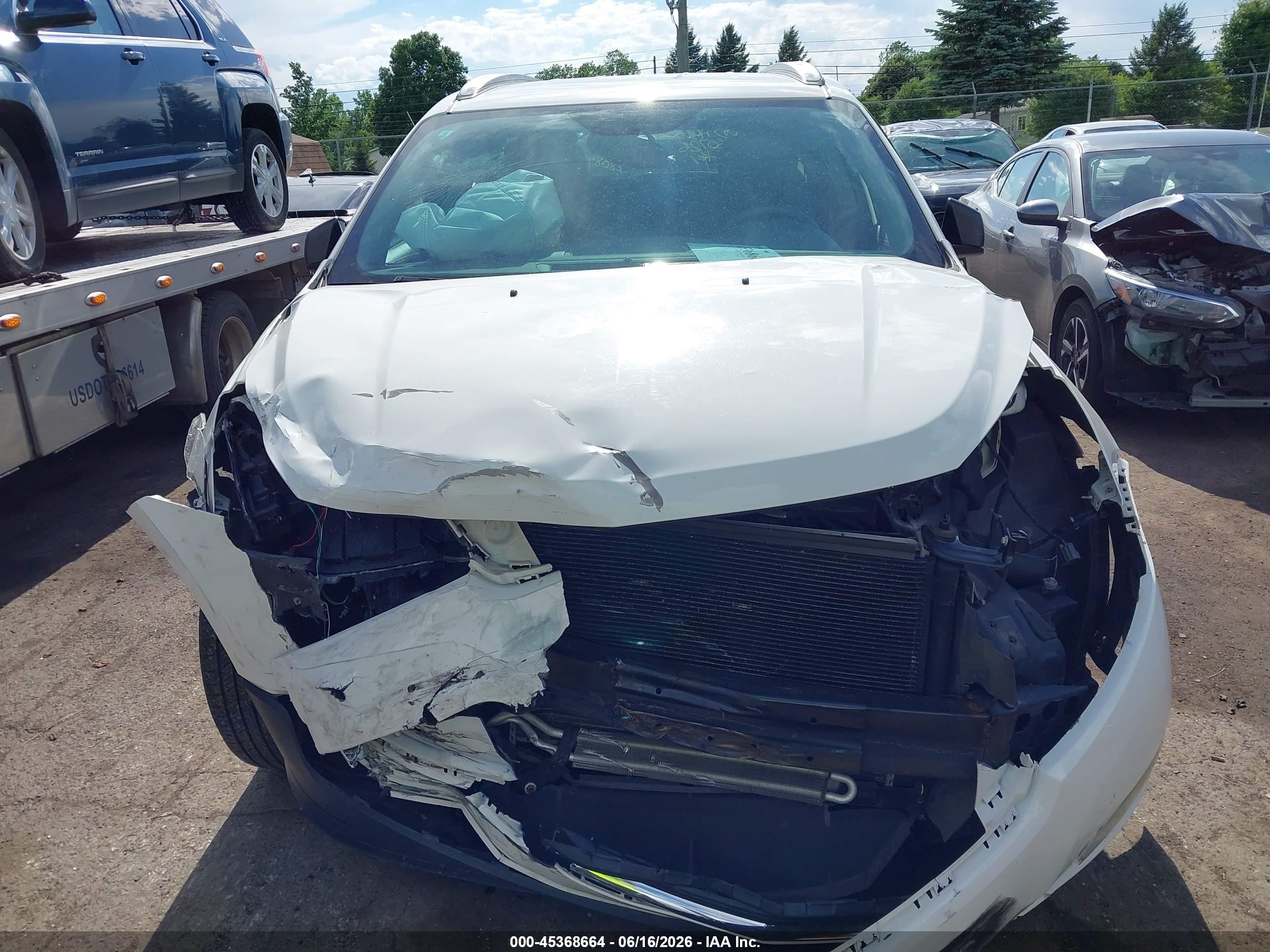 2013 Chevrolet Traverse Ls Белый vin: 1GNKVFKD5DJ128089
