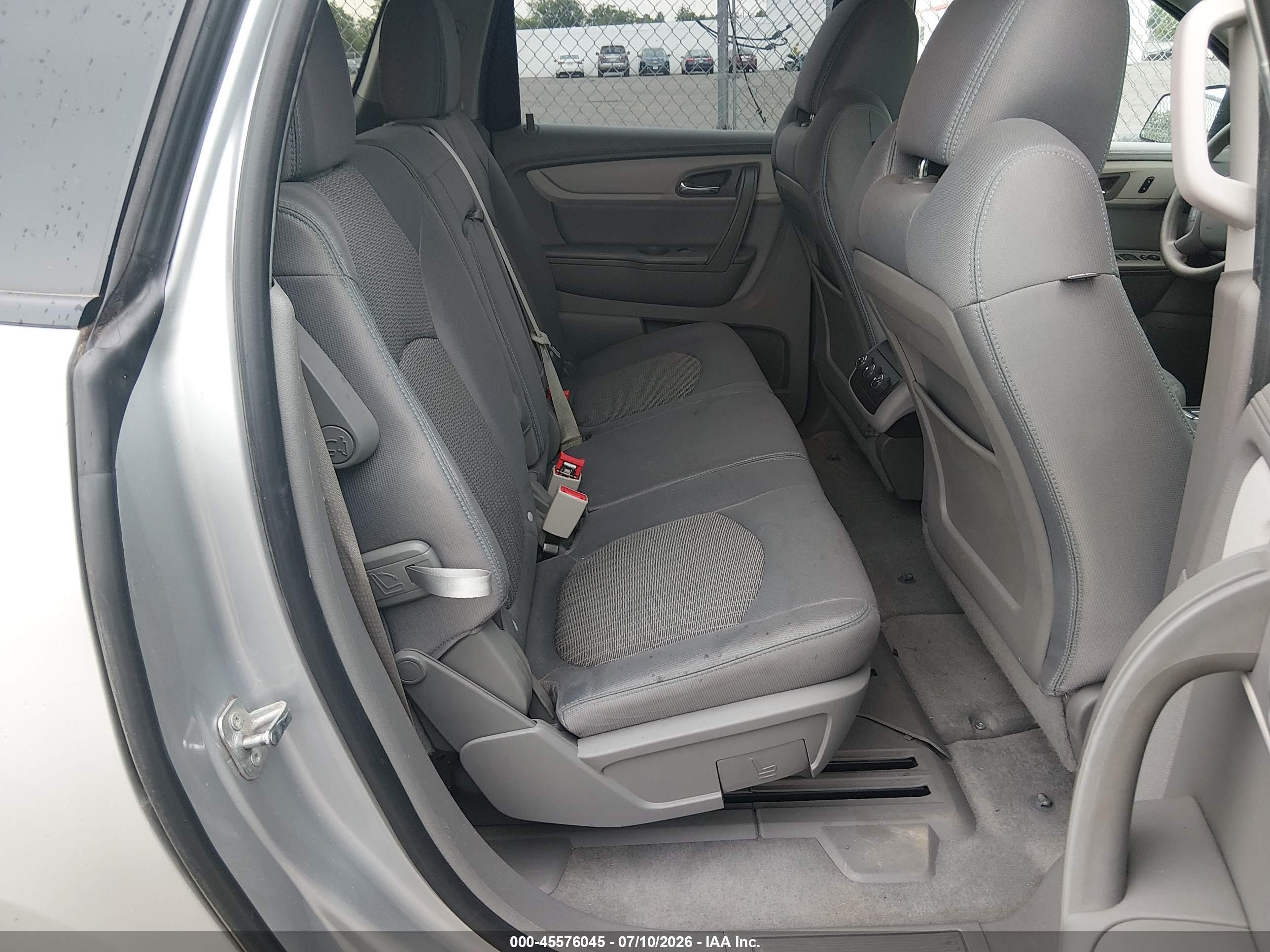 2015 Chevrolet Traverse Ls Silver vin: 1GNKVFKD5FJ228339