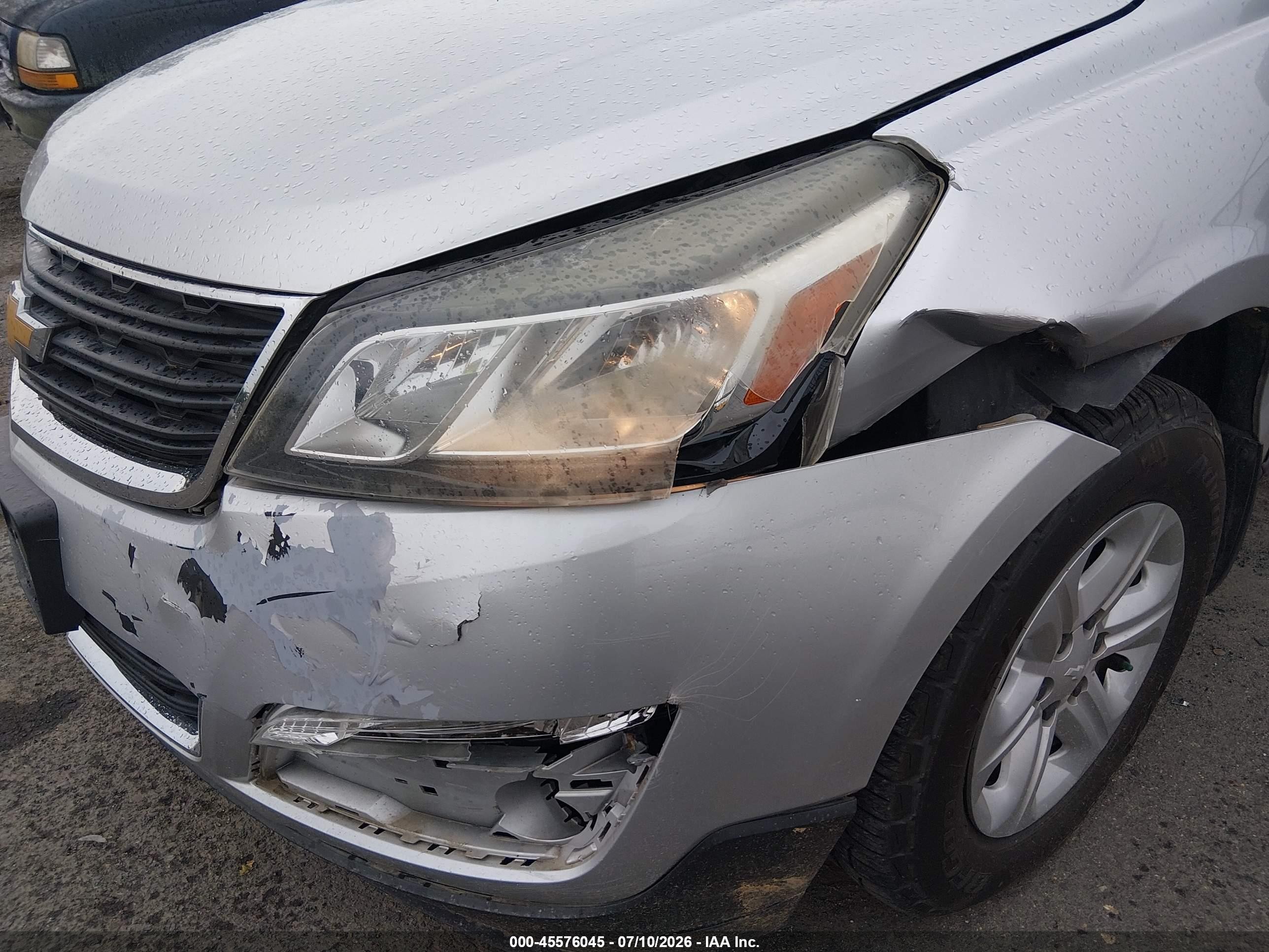 2015 Chevrolet Traverse Ls Silver vin: 1GNKVFKD5FJ228339