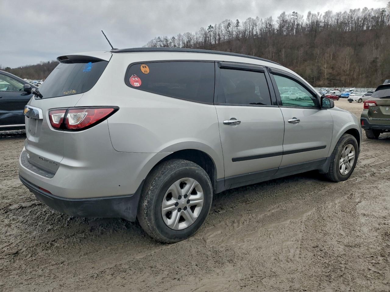 2015 Chevrolet Traverse Ls Silver vin: 1GNKVFKD6FJ170614