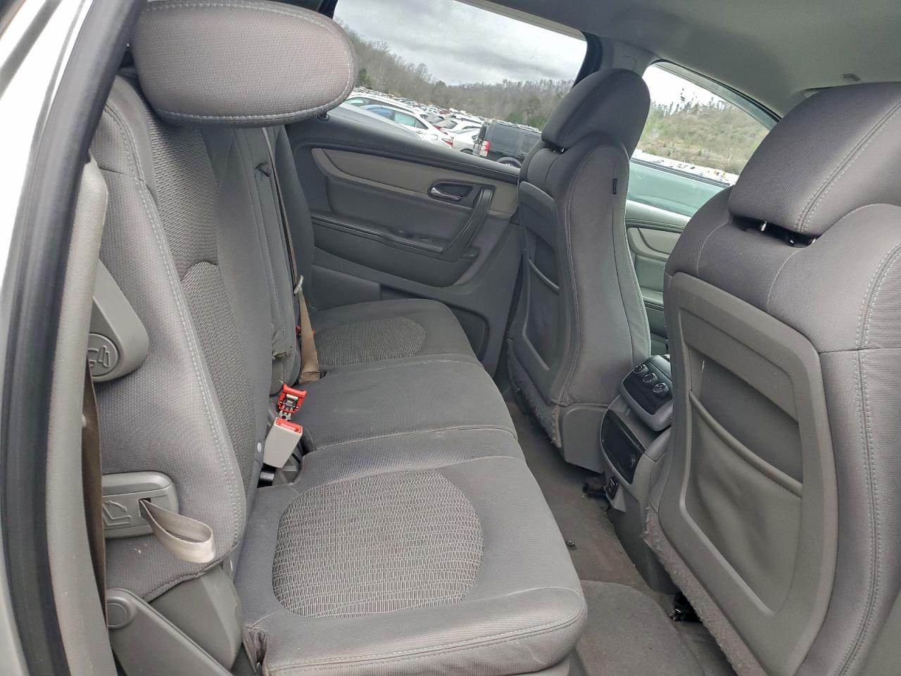 2015 Chevrolet Traverse Ls Silver vin: 1GNKVFKD6FJ170614