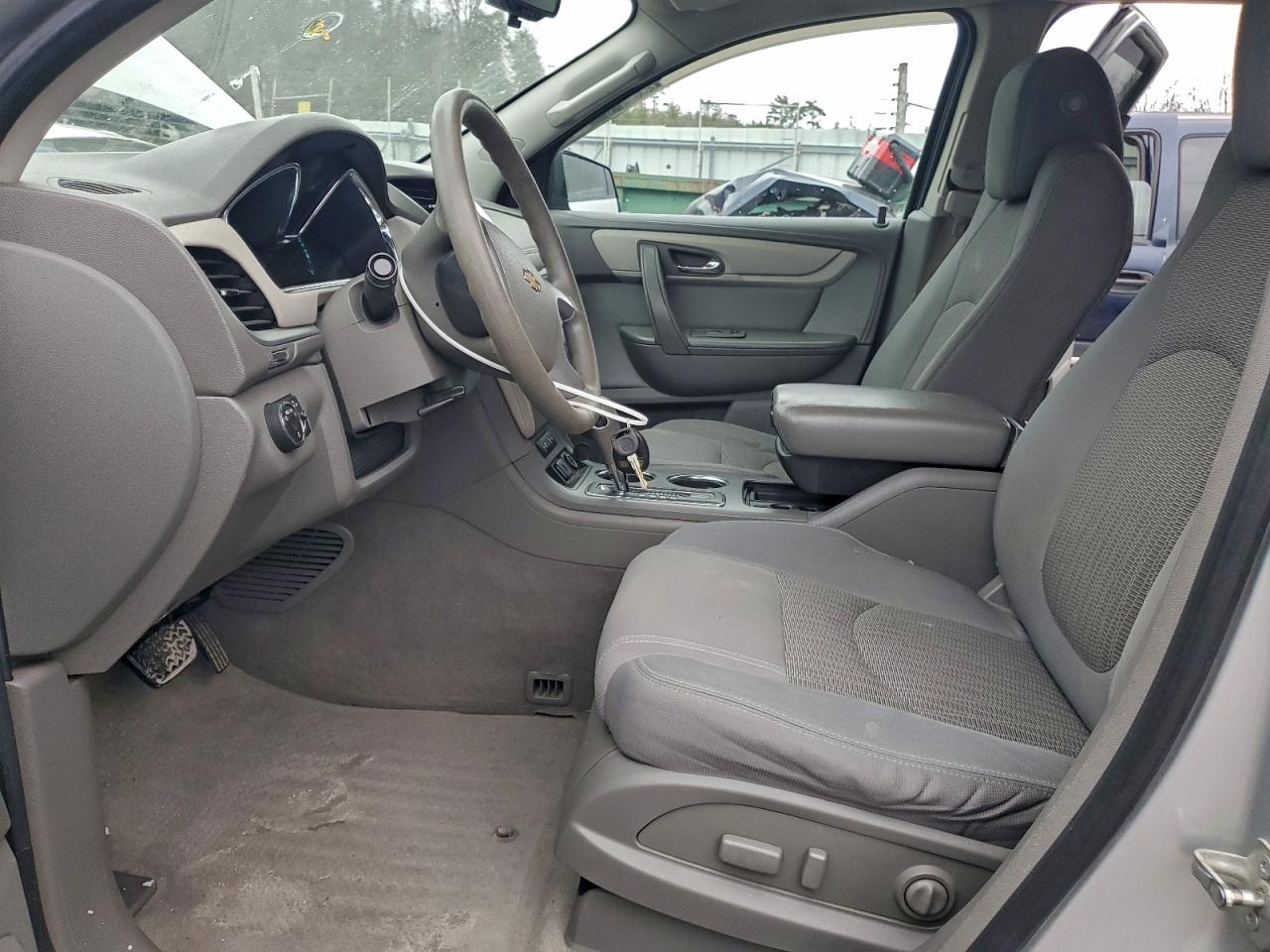 2015 Chevrolet Traverse Ls Silver vin: 1GNKVFKD6FJ170614