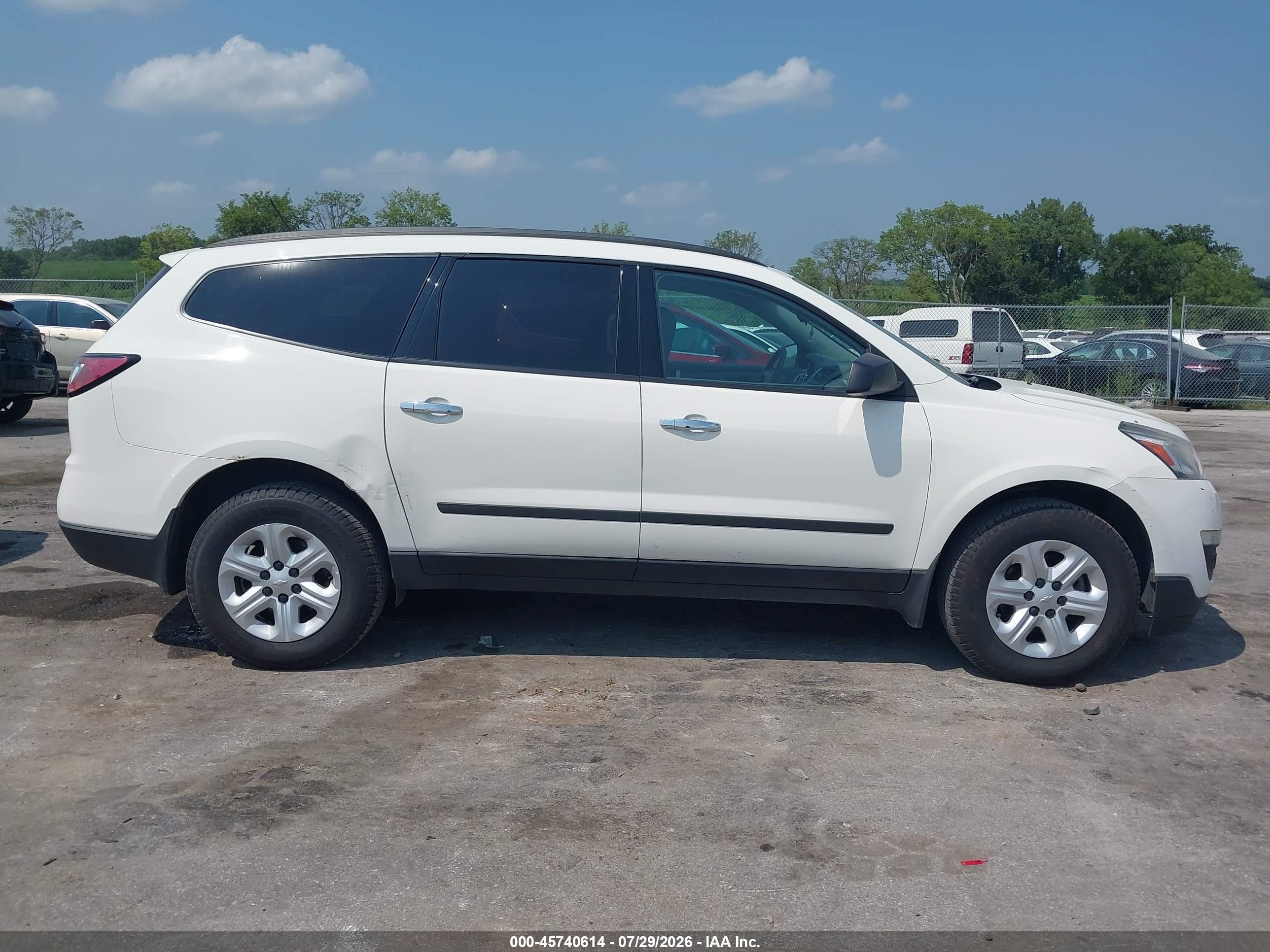 2015 Chevrolet Traverse Ls White vin: 1GNKVFKD7FJ105903