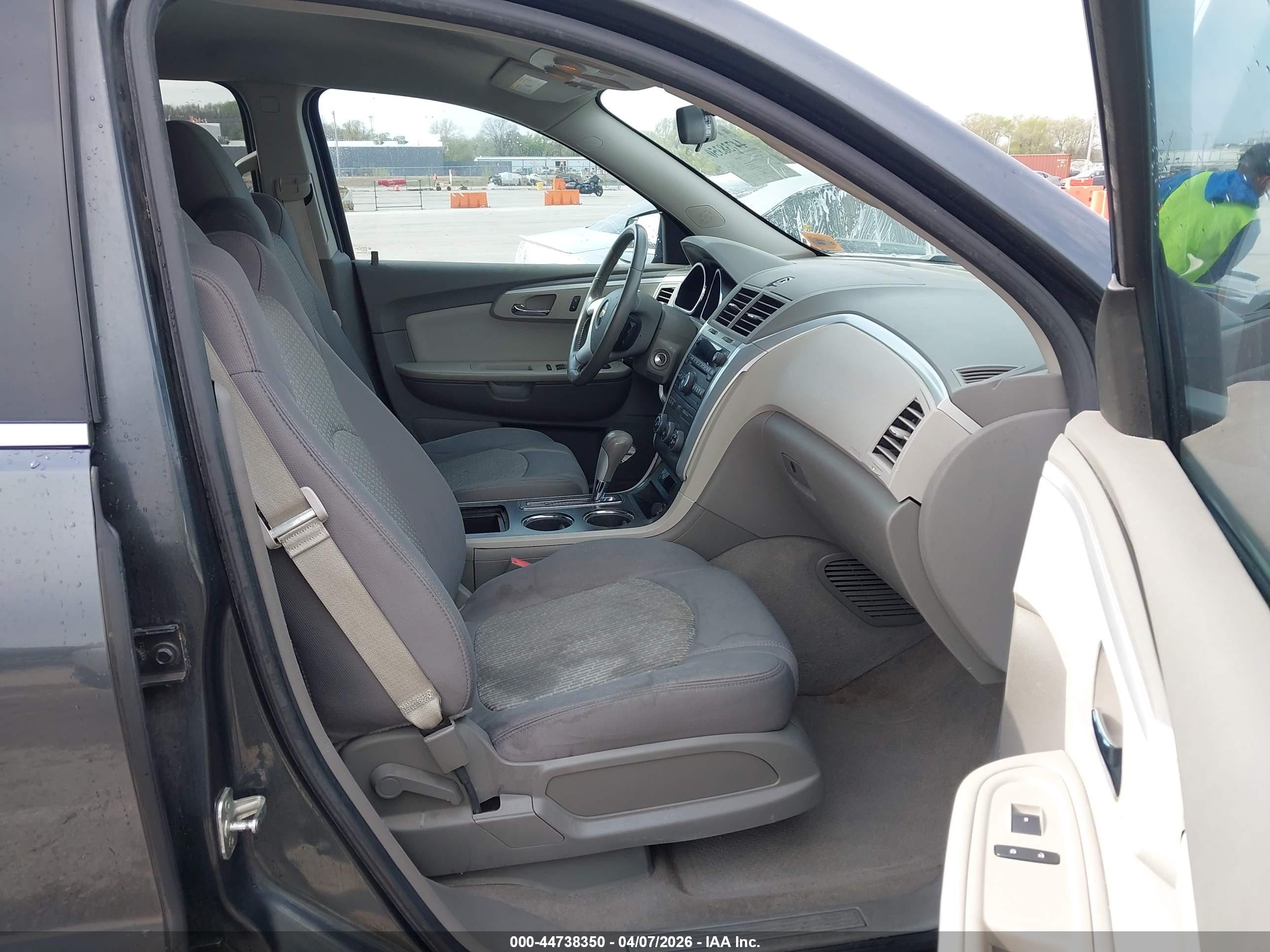 2011 Chevrolet Traverse 1lt Серый vin: 1GNKVGED1BJ200971