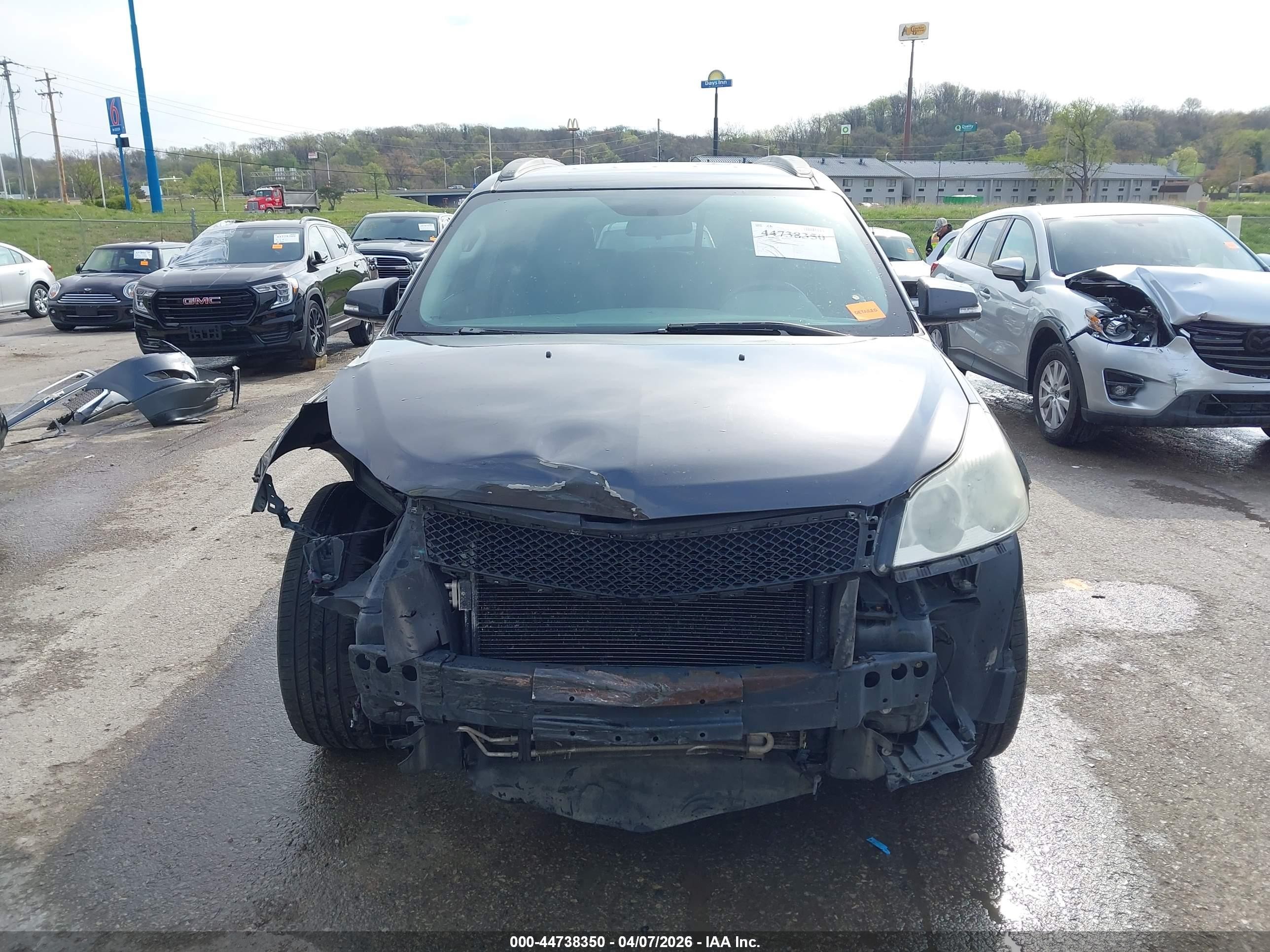 2011 Chevrolet Traverse 1lt Серый vin: 1GNKVGED1BJ200971