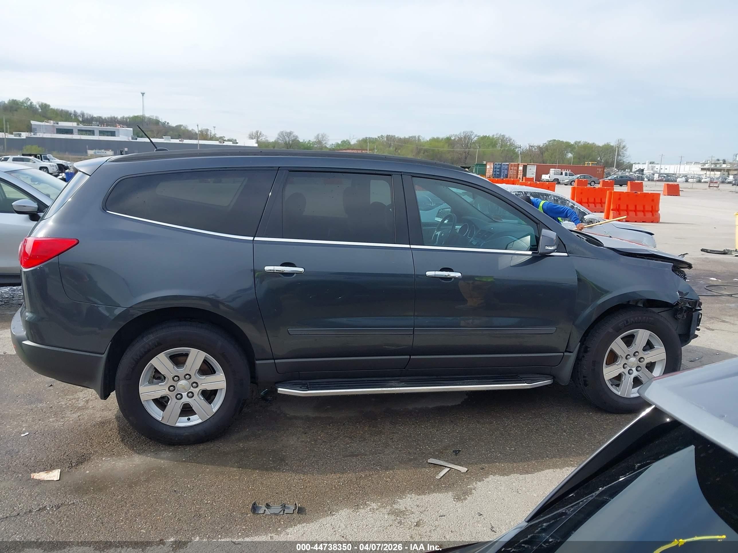 2011 Chevrolet Traverse 1lt Серый vin: 1GNKVGED1BJ200971