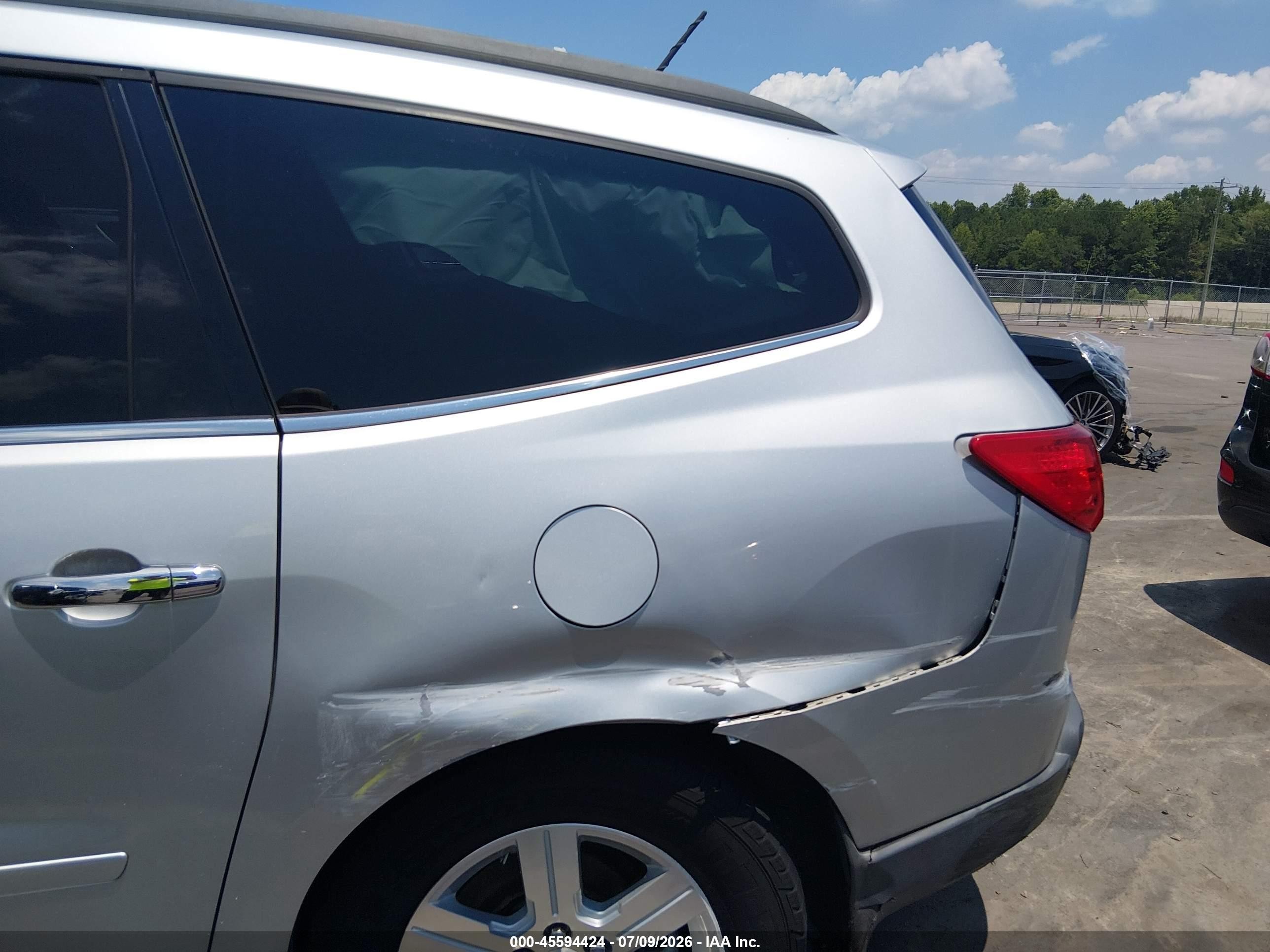 2012 Chevrolet Traverse Lt W/1lt Silver vin: 1GNKVGED2CJ136568