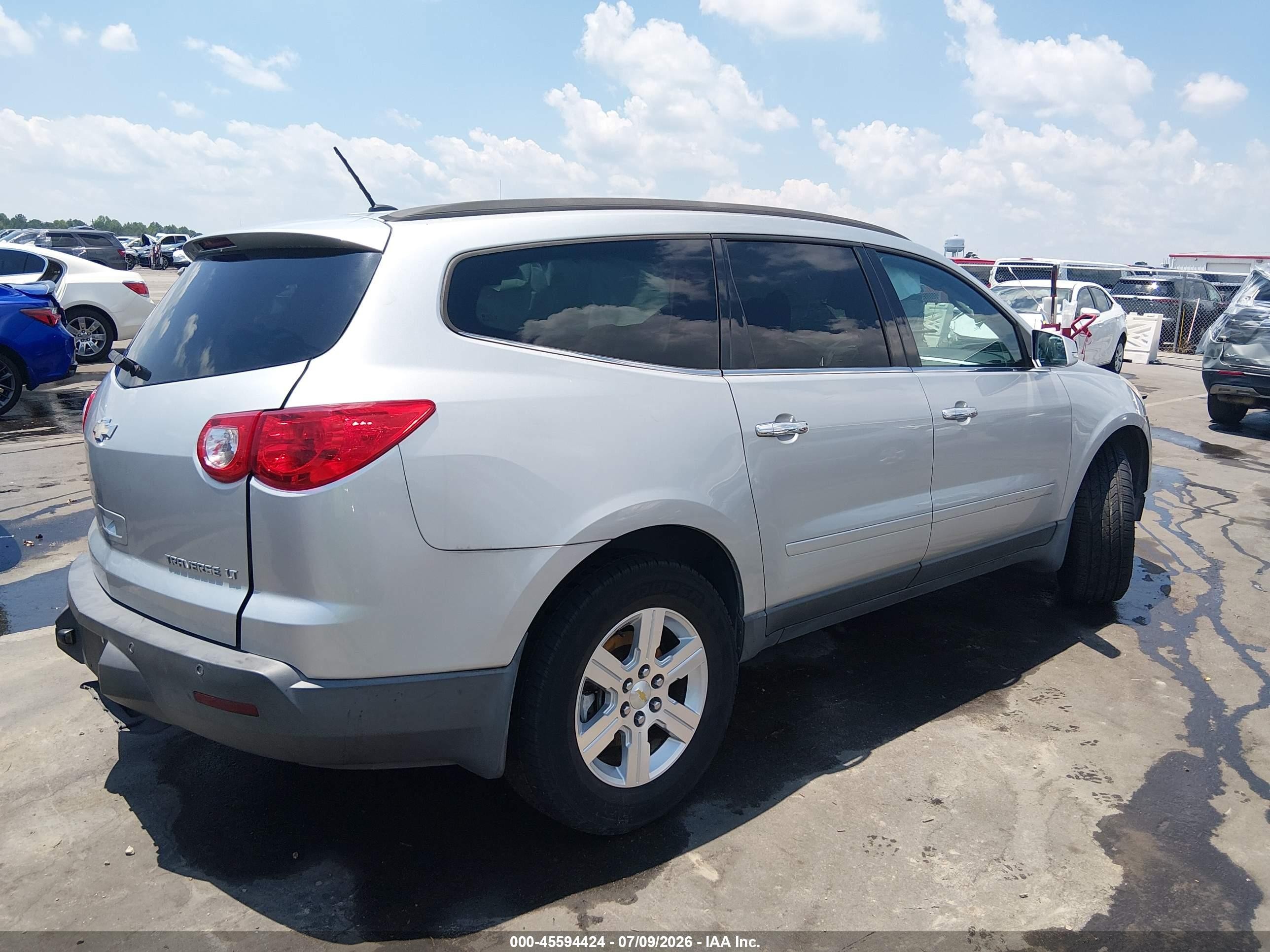 2012 Chevrolet Traverse Lt W/1lt Silver vin: 1GNKVGED2CJ136568