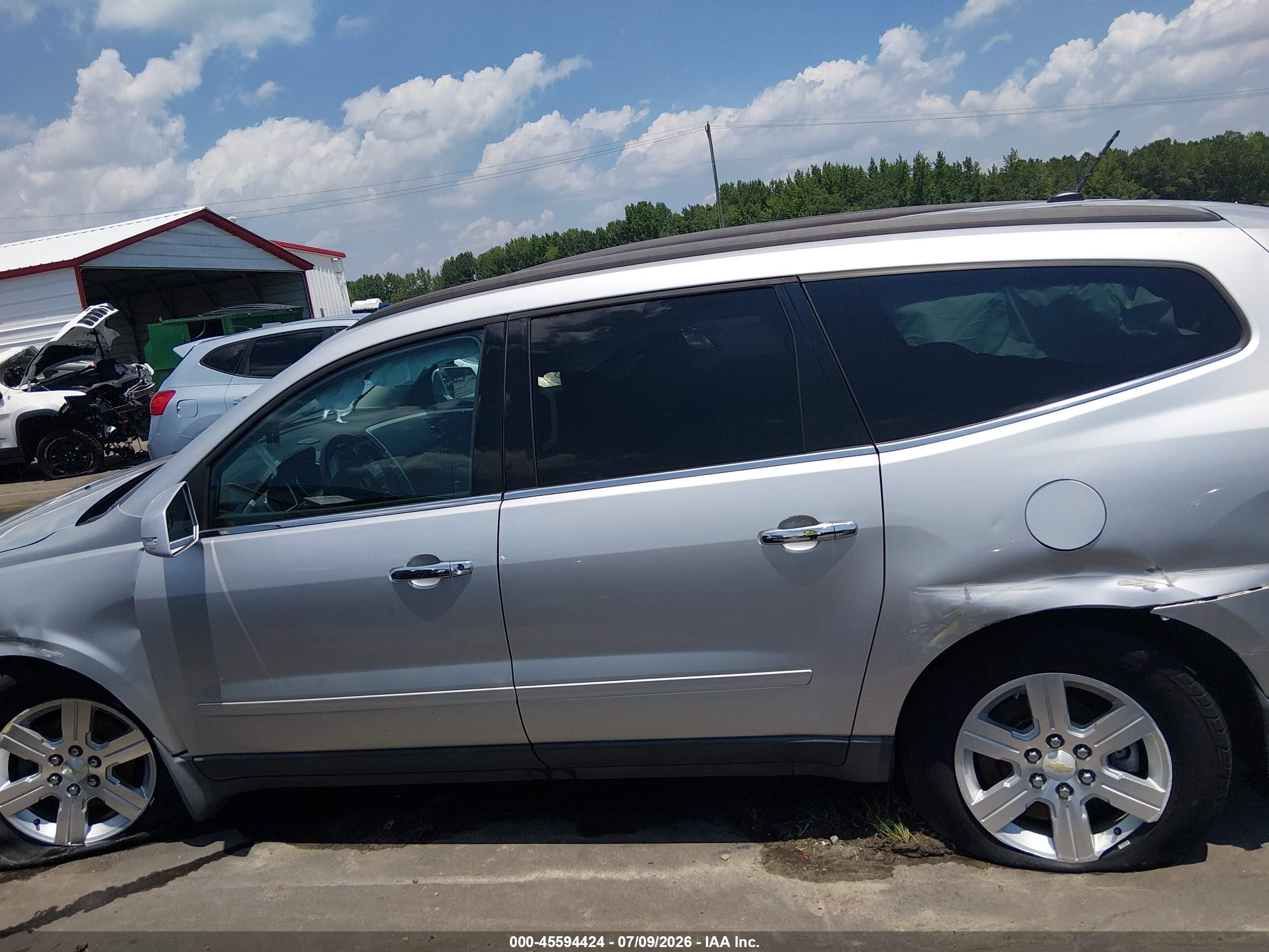 2012 Chevrolet Traverse Lt W/1lt Silver vin: 1GNKVGED2CJ136568