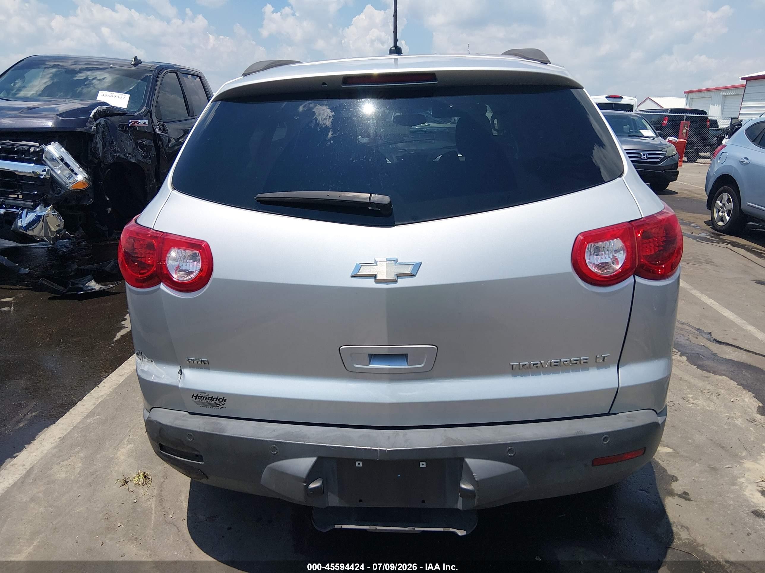 2012 Chevrolet Traverse Lt W/1lt Silver vin: 1GNKVGED2CJ136568