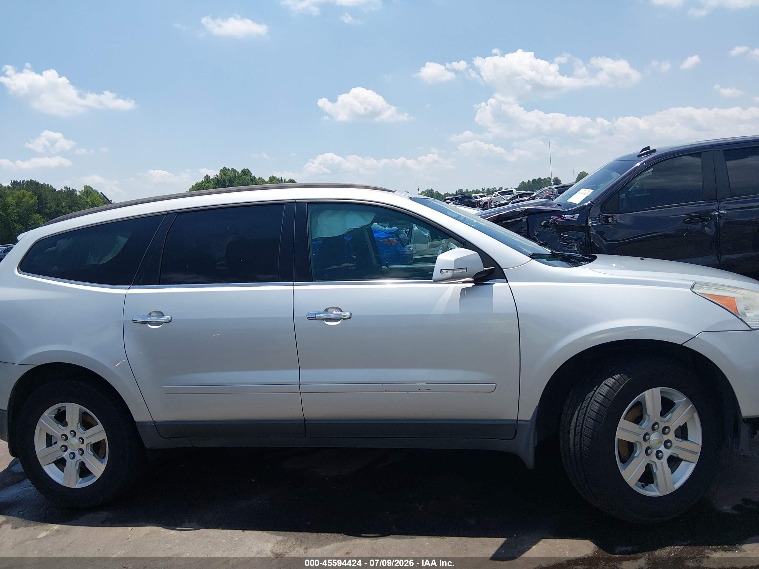 2012 Chevrolet Traverse Lt W/1lt Silver vin: 1GNKVGED2CJ136568