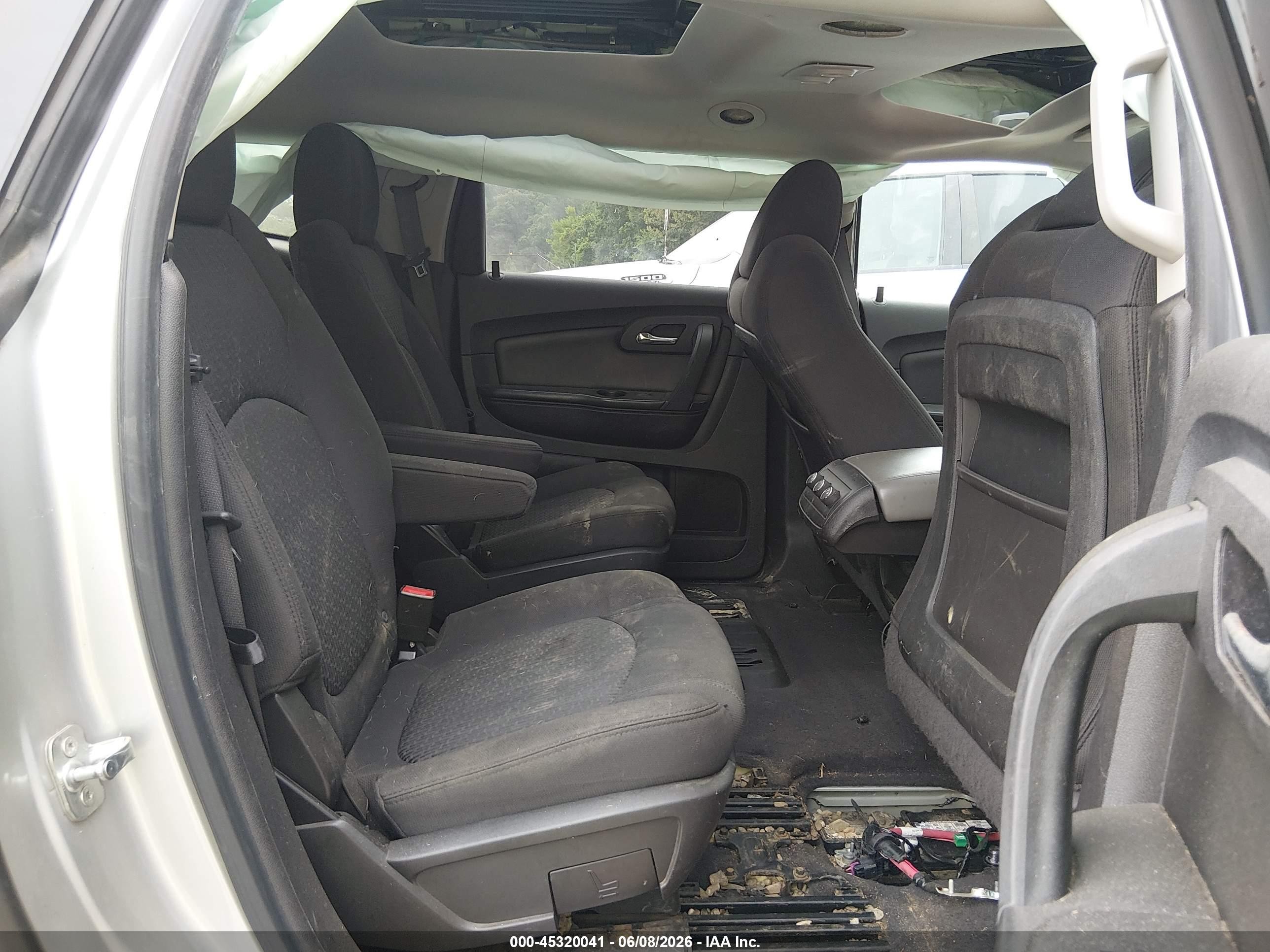 2012 Chevrolet Traverse 1lt Silver vin: 1GNKVGED2CJ137848