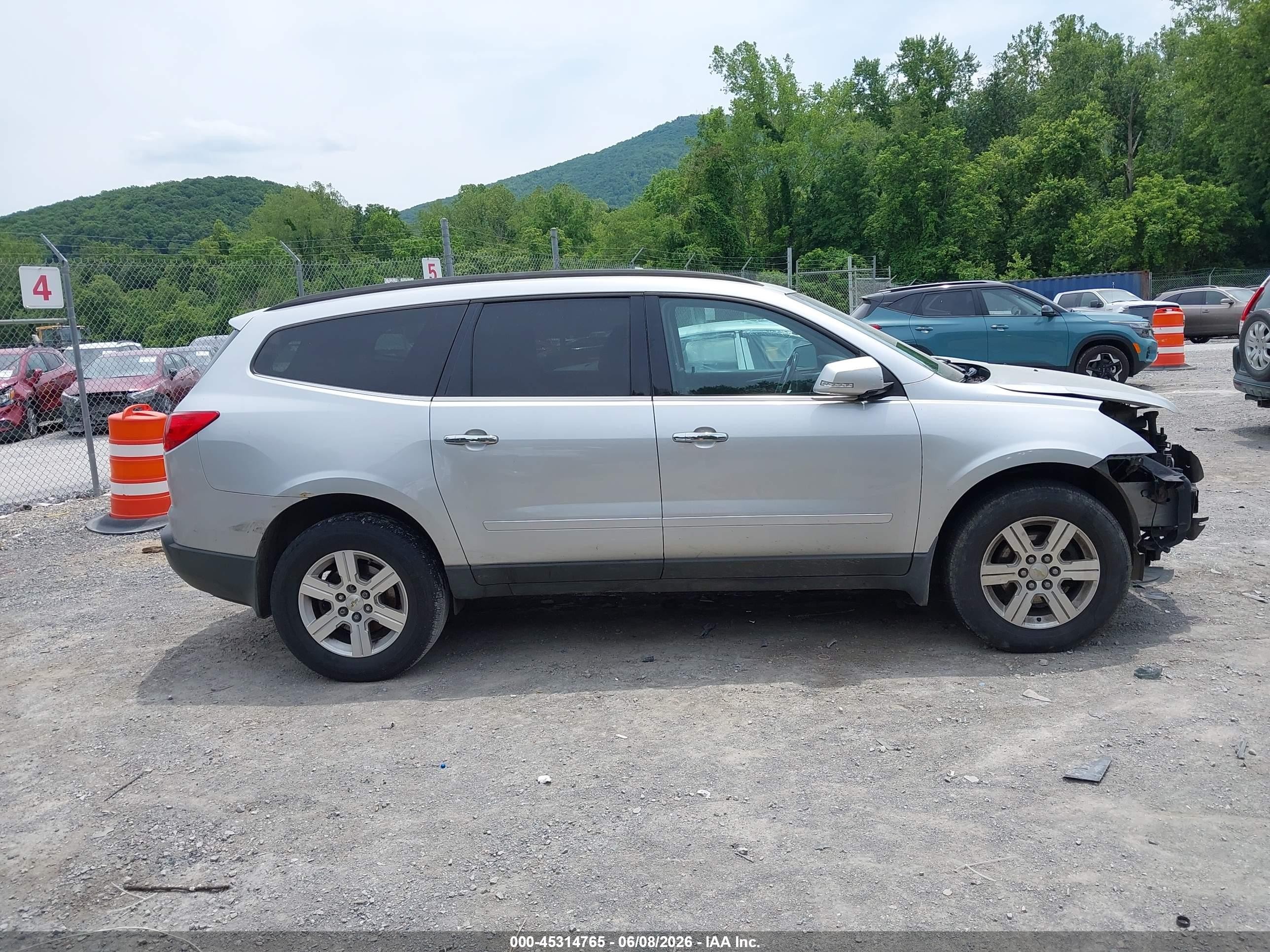 2012 Chevrolet Traverse 1lt Silver vin: 1GNKVGED7CJ130555
