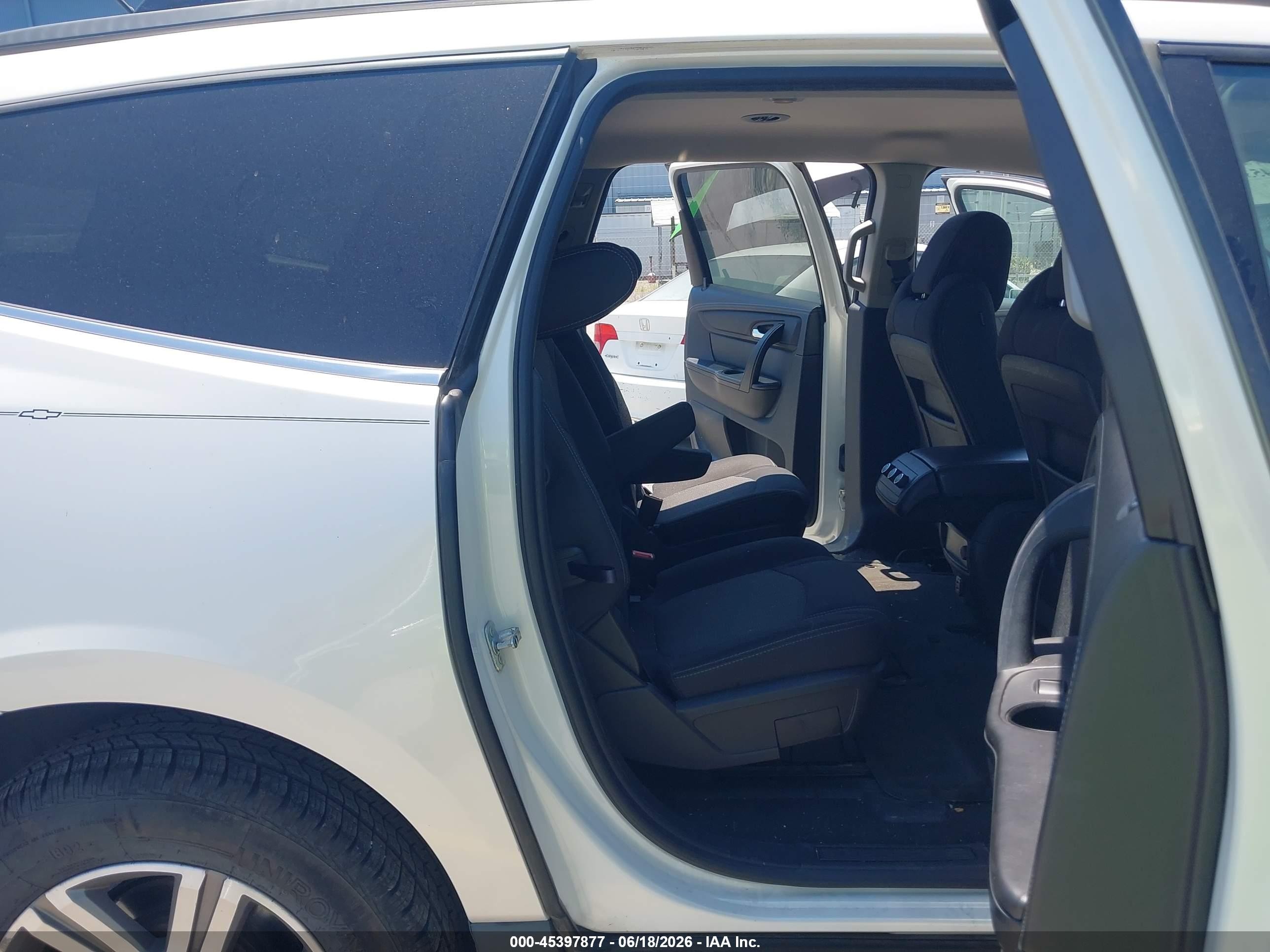 2015 Chevrolet Traverse 1lt White vin: 1GNKVGKD1FJ249758