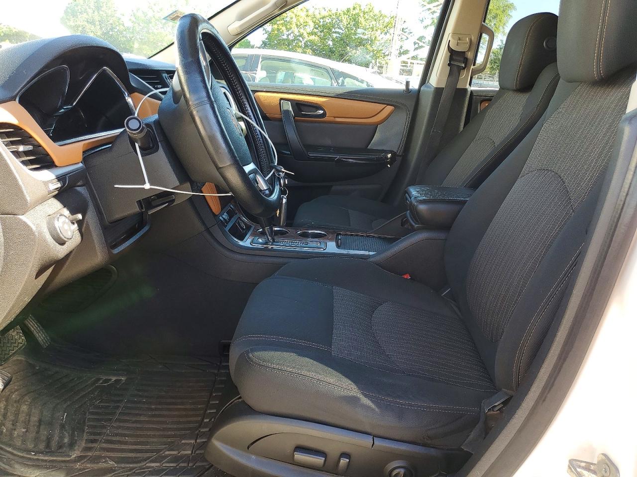 2014 Chevrolet Traverse Lt White vin: 1GNKVGKD2EJ105425