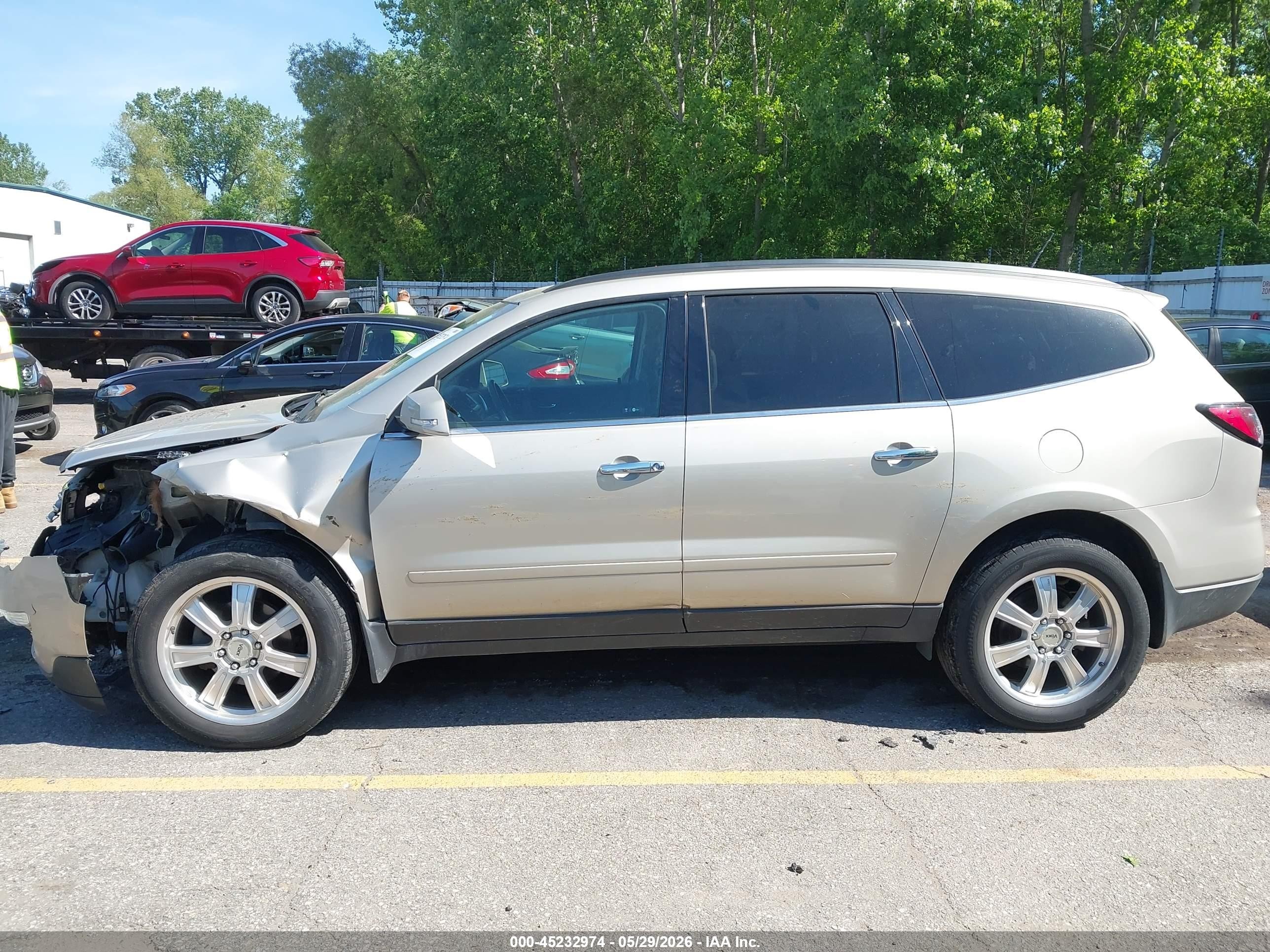 2017 Chevrolet Traverse 1lt Silver vin: 1GNKVGKD2HJ184146
