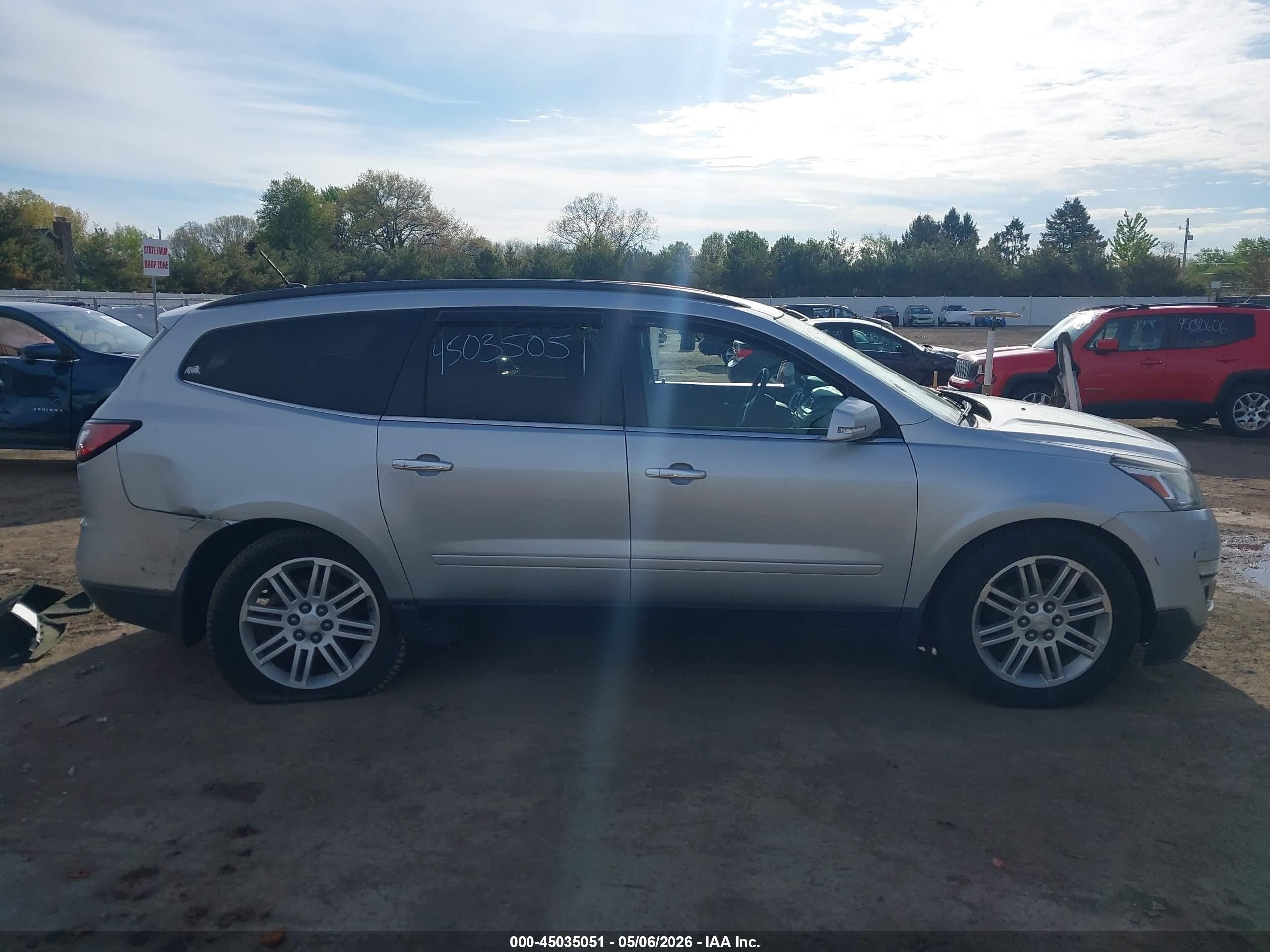 2015 Chevrolet Traverse 1lt Silver vin: 1GNKVGKD3FJ190163