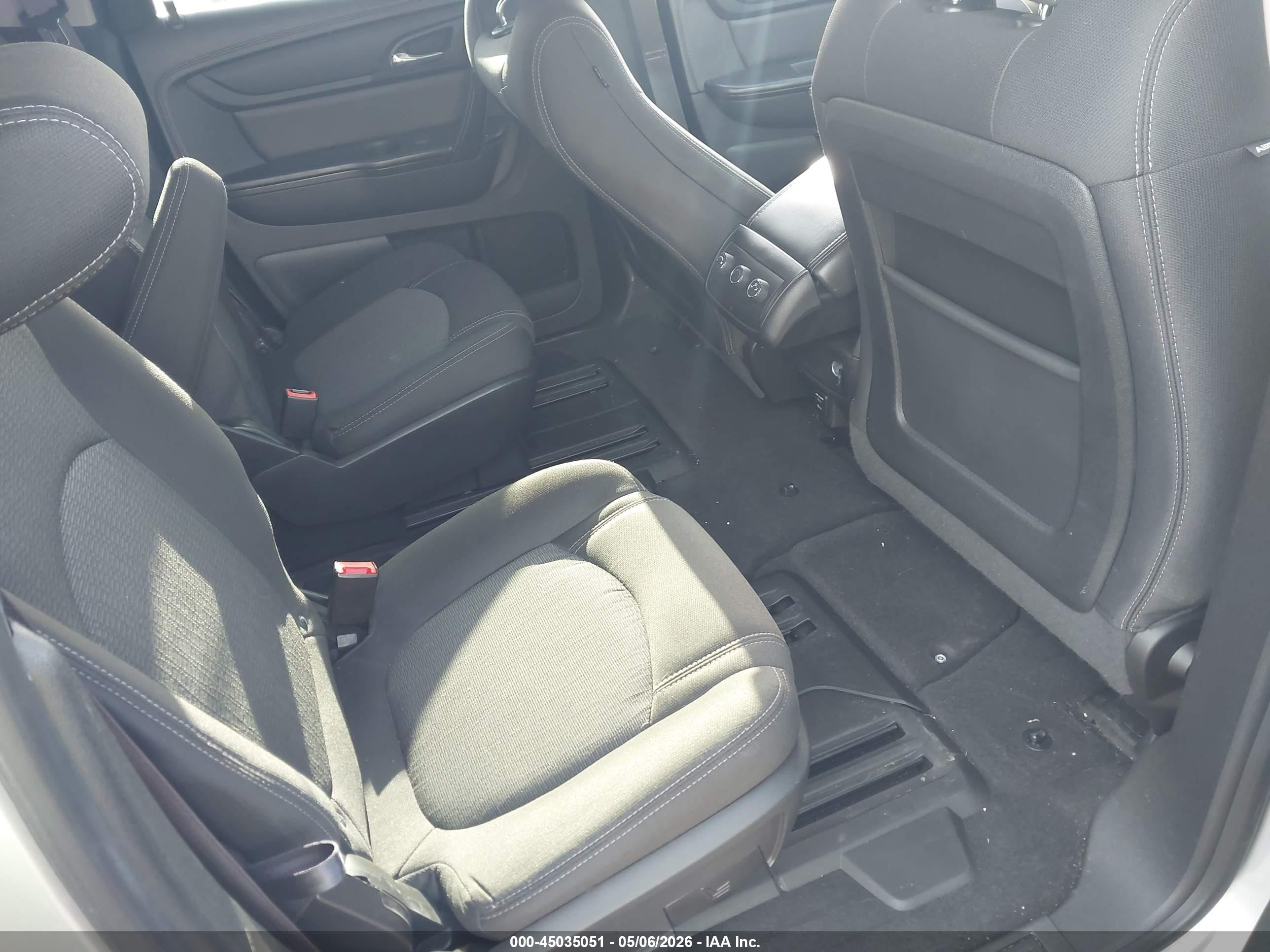 2015 Chevrolet Traverse 1lt Silver vin: 1GNKVGKD3FJ190163