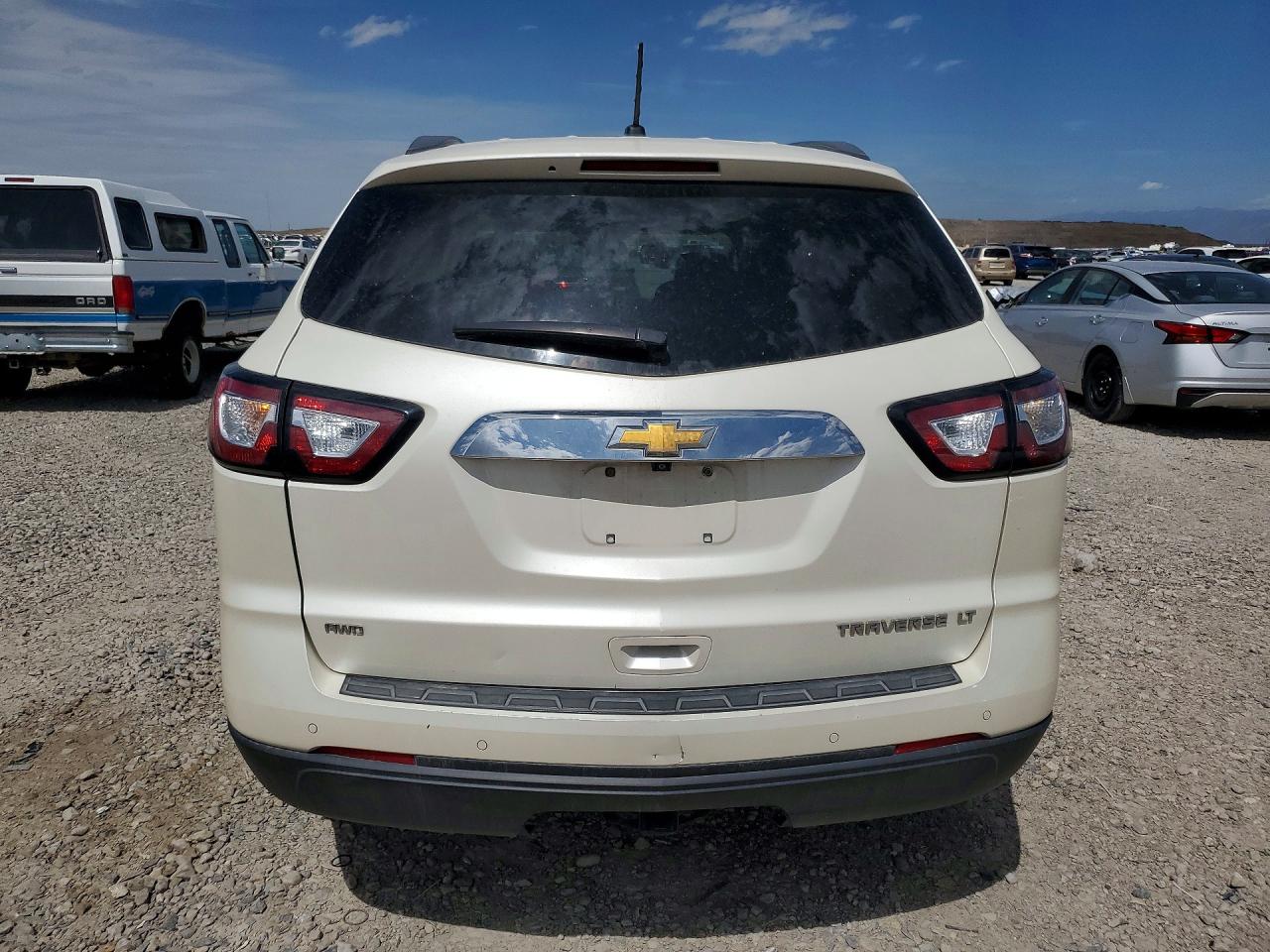 2015 Chevrolet Traverse Lt White vin: 1GNKVGKD3FJ243539