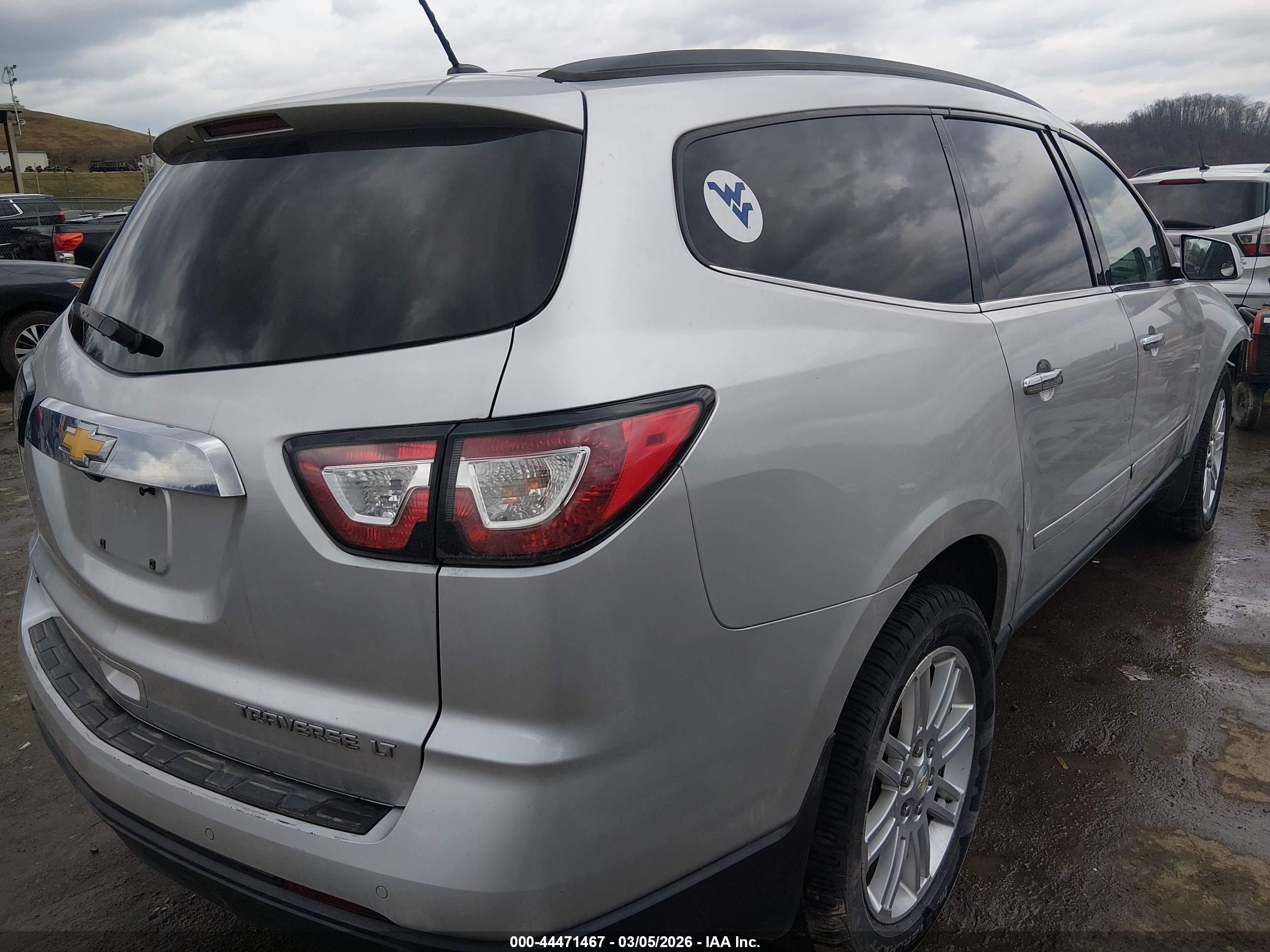 2015 Chevrolet Traverse 1lt Silver vin: 1GNKVGKD4FJ192195