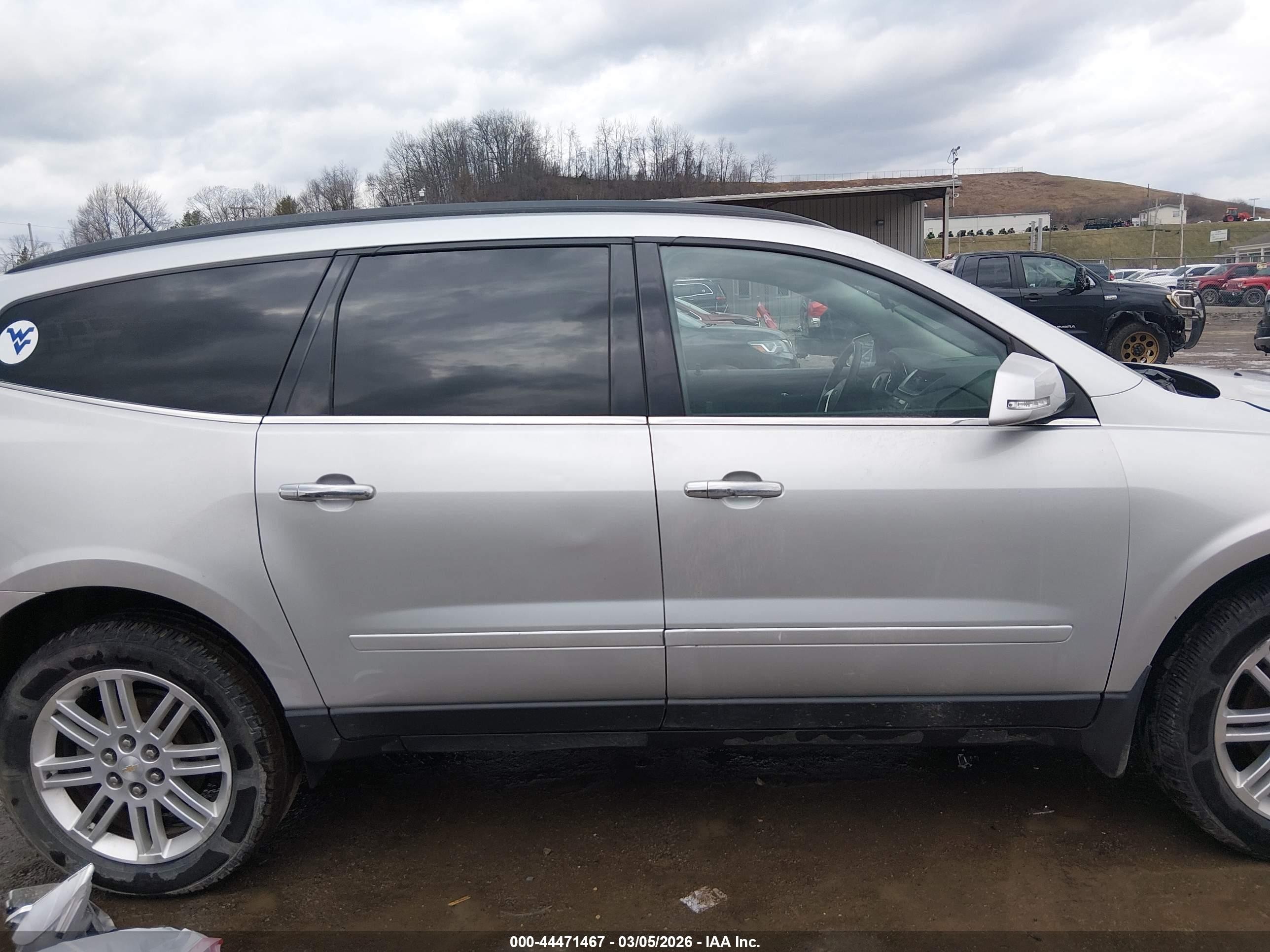 2015 Chevrolet Traverse 1lt Silver vin: 1GNKVGKD4FJ192195