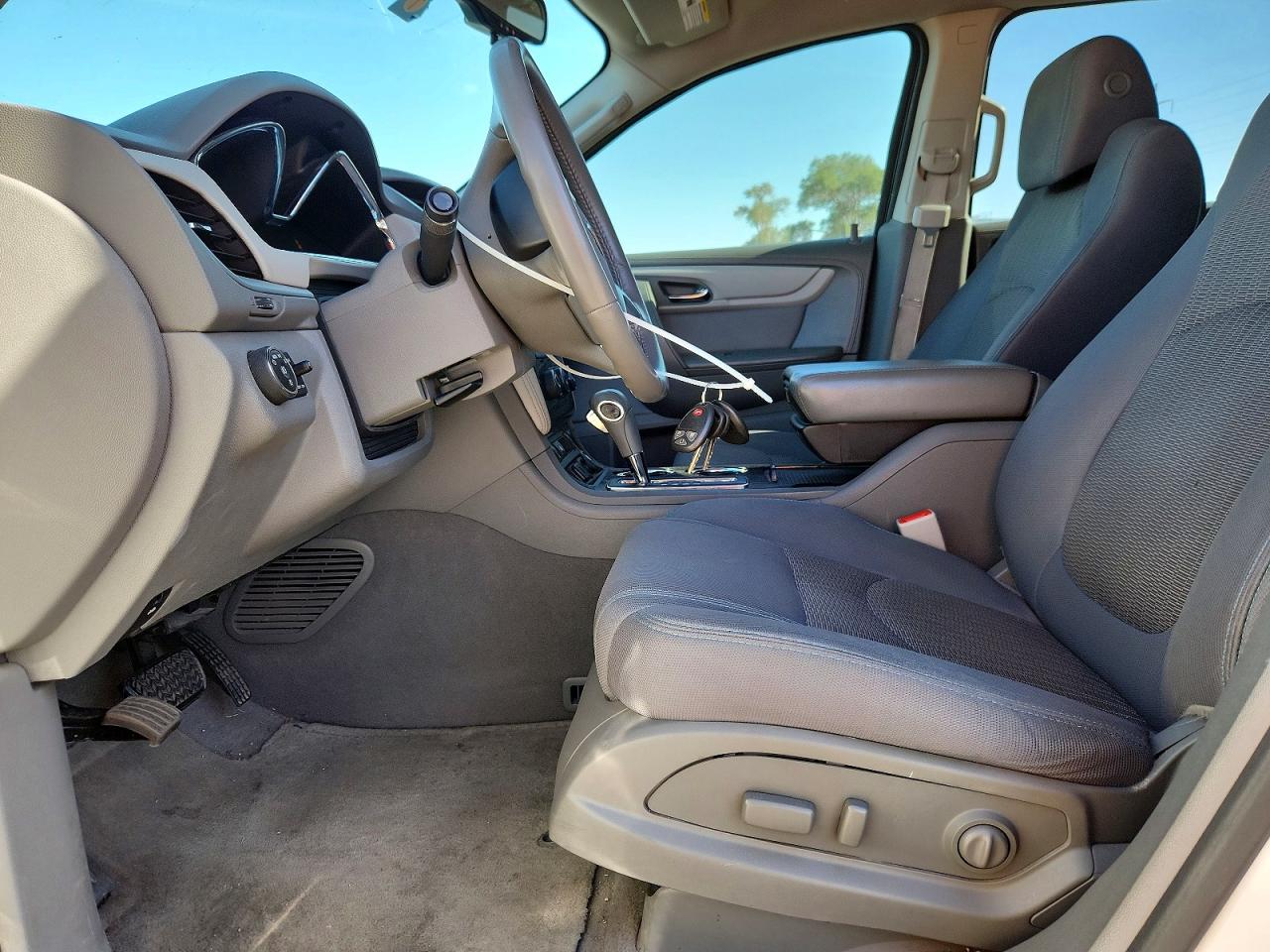 2015 Chevrolet Traverse Lt White vin: 1GNKVGKD5FJ275862
