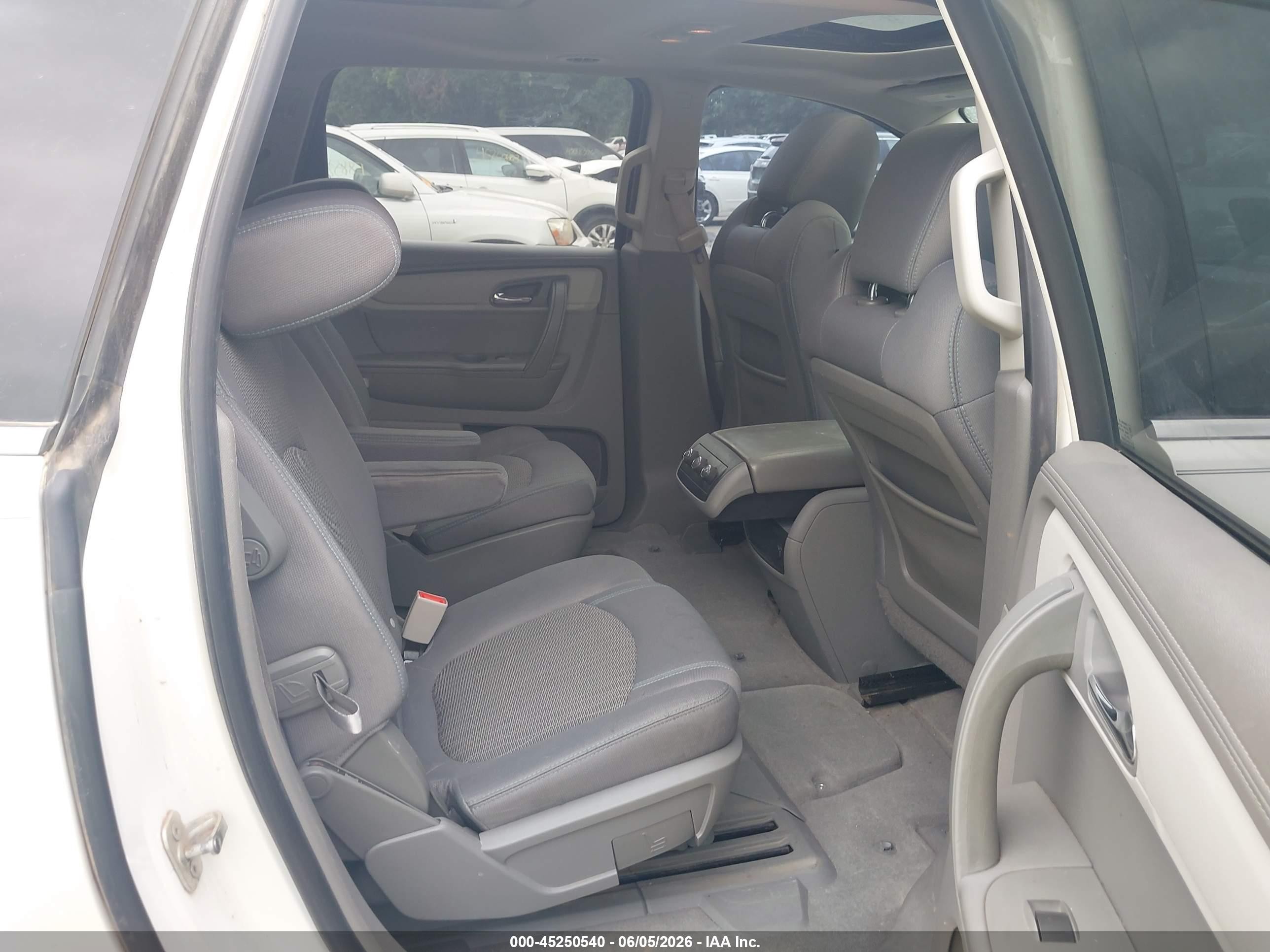 2013 Chevrolet Traverse 1lt White vin: 1GNKVGKD6DJ177632