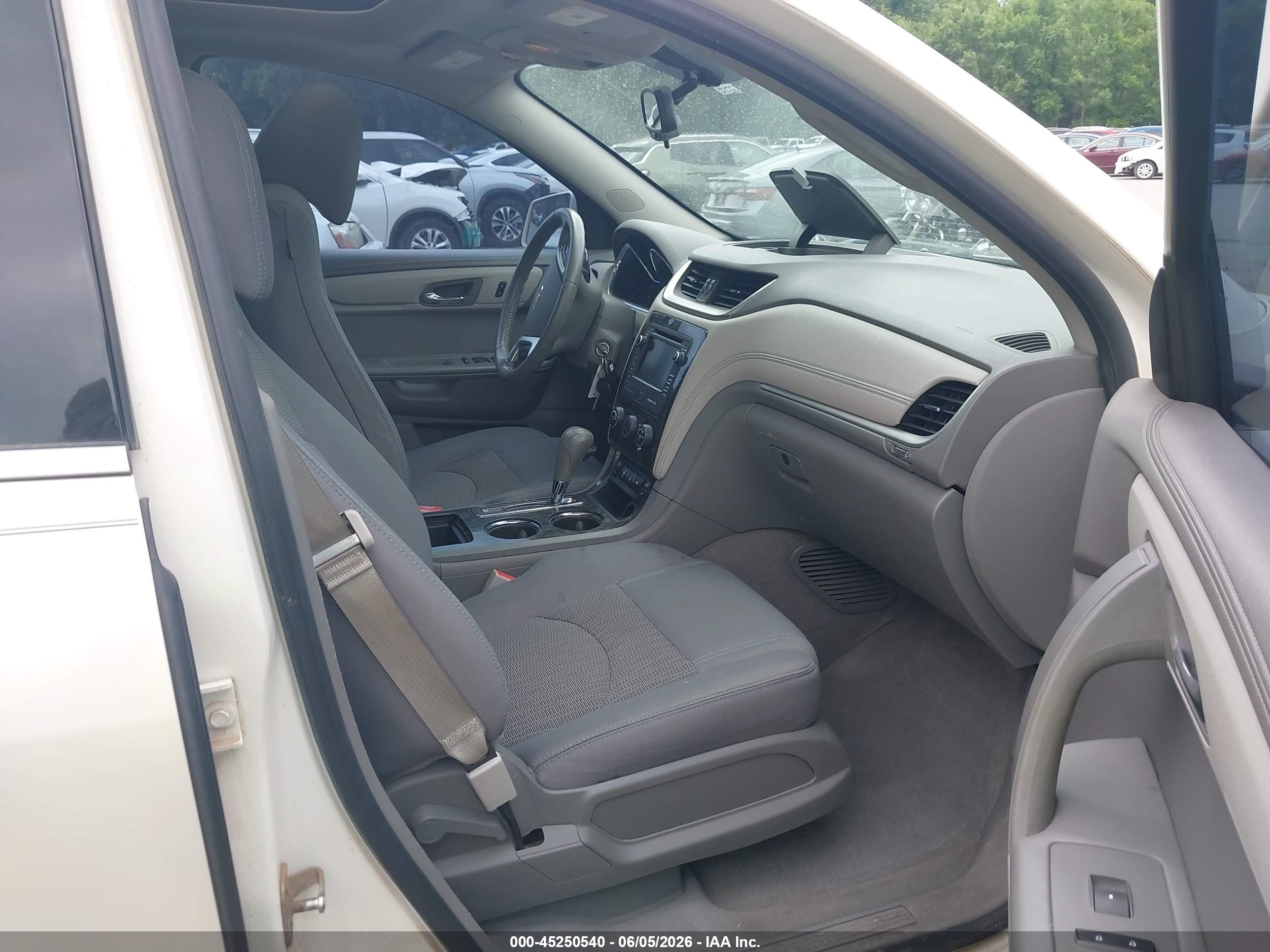 2013 Chevrolet Traverse 1lt White vin: 1GNKVGKD6DJ177632