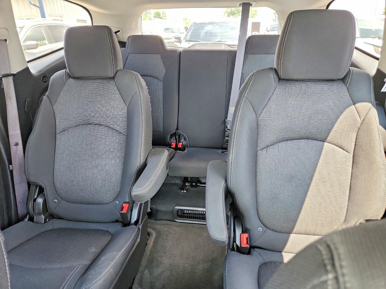 2015 Chevrolet Traverse Lt Серебряный vin: 1GNKVGKD6FJ307847