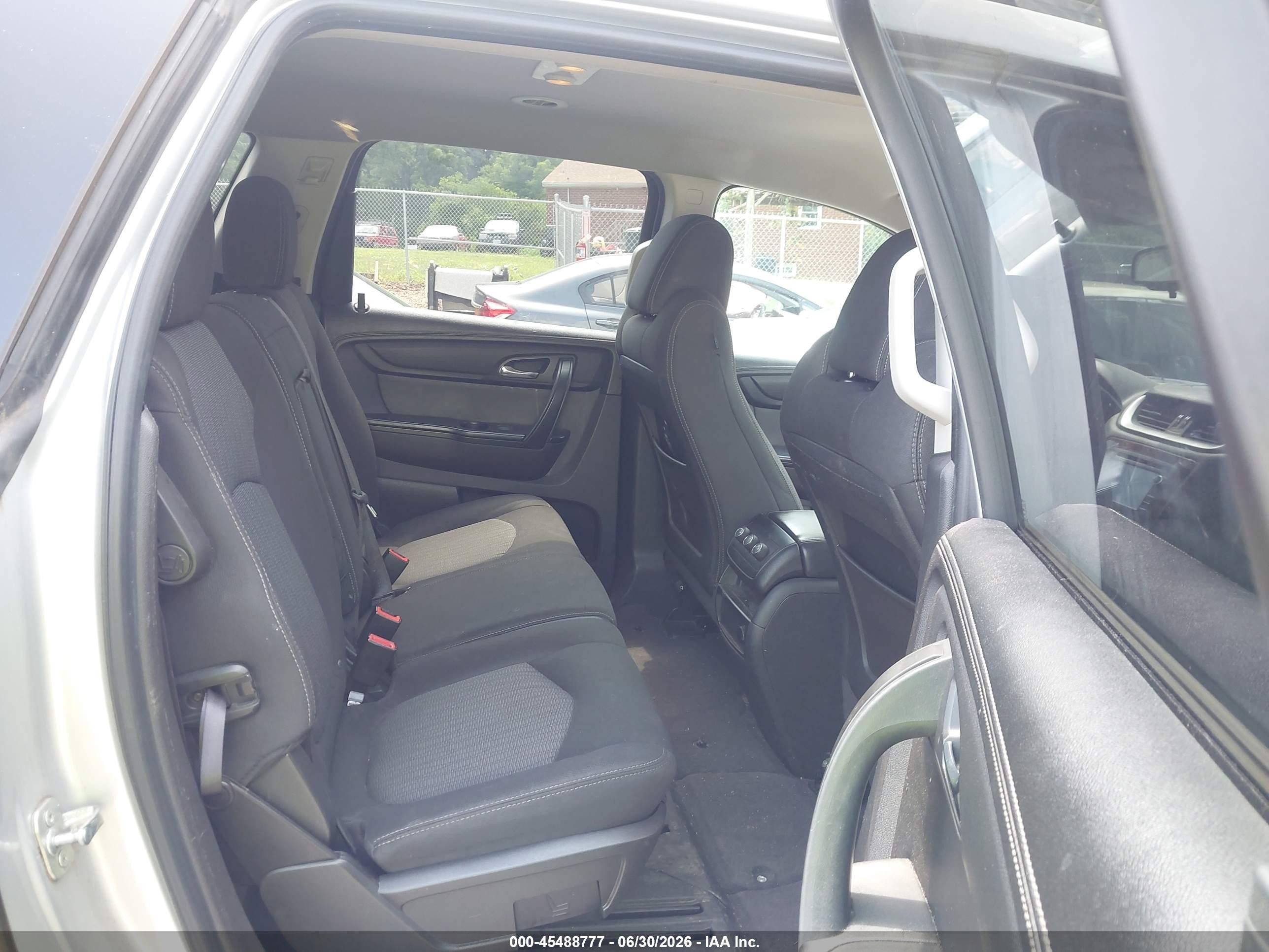 2013 Chevrolet Traverse Lt Серебряный vin: 1GNKVGKD7DJ114913