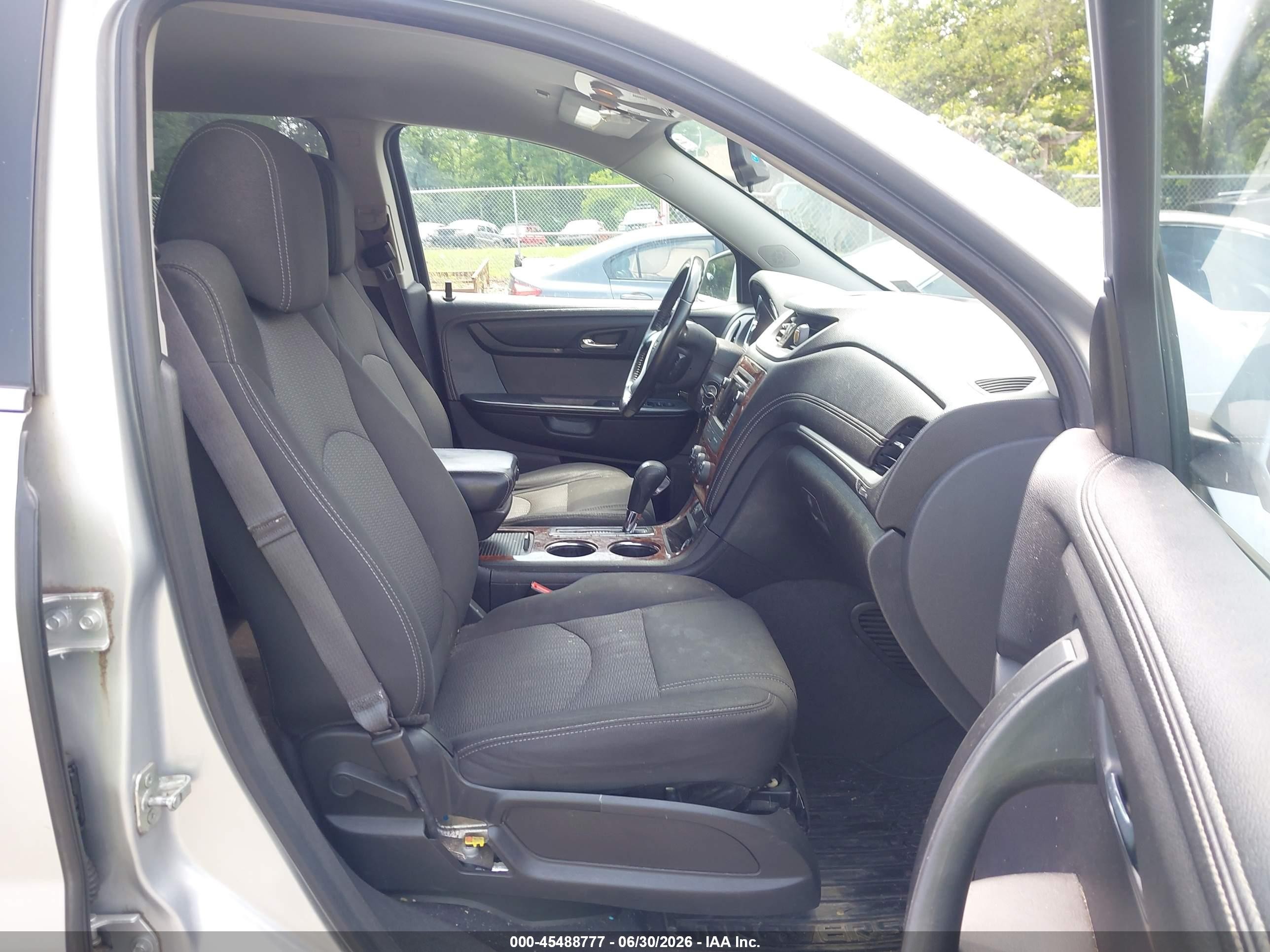2013 Chevrolet Traverse Lt Серебряный vin: 1GNKVGKD7DJ114913