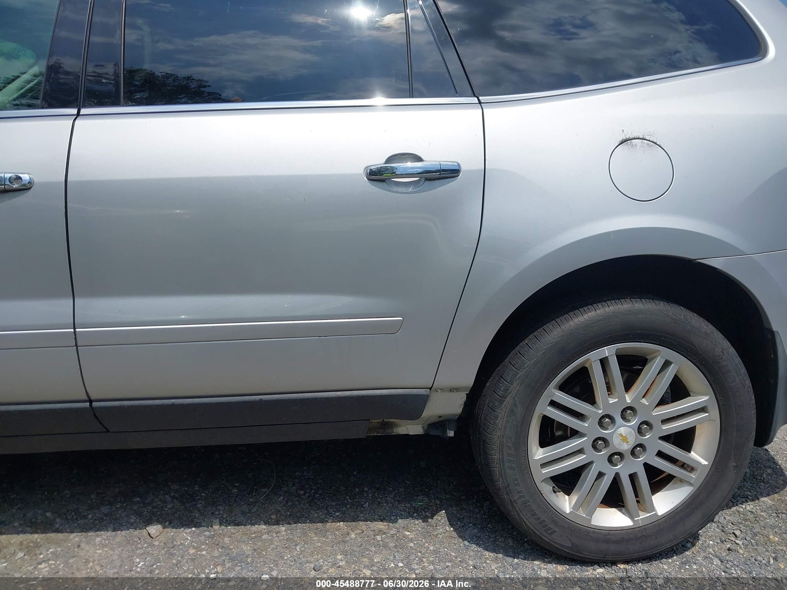 2013 Chevrolet Traverse Lt Серебряный vin: 1GNKVGKD7DJ114913
