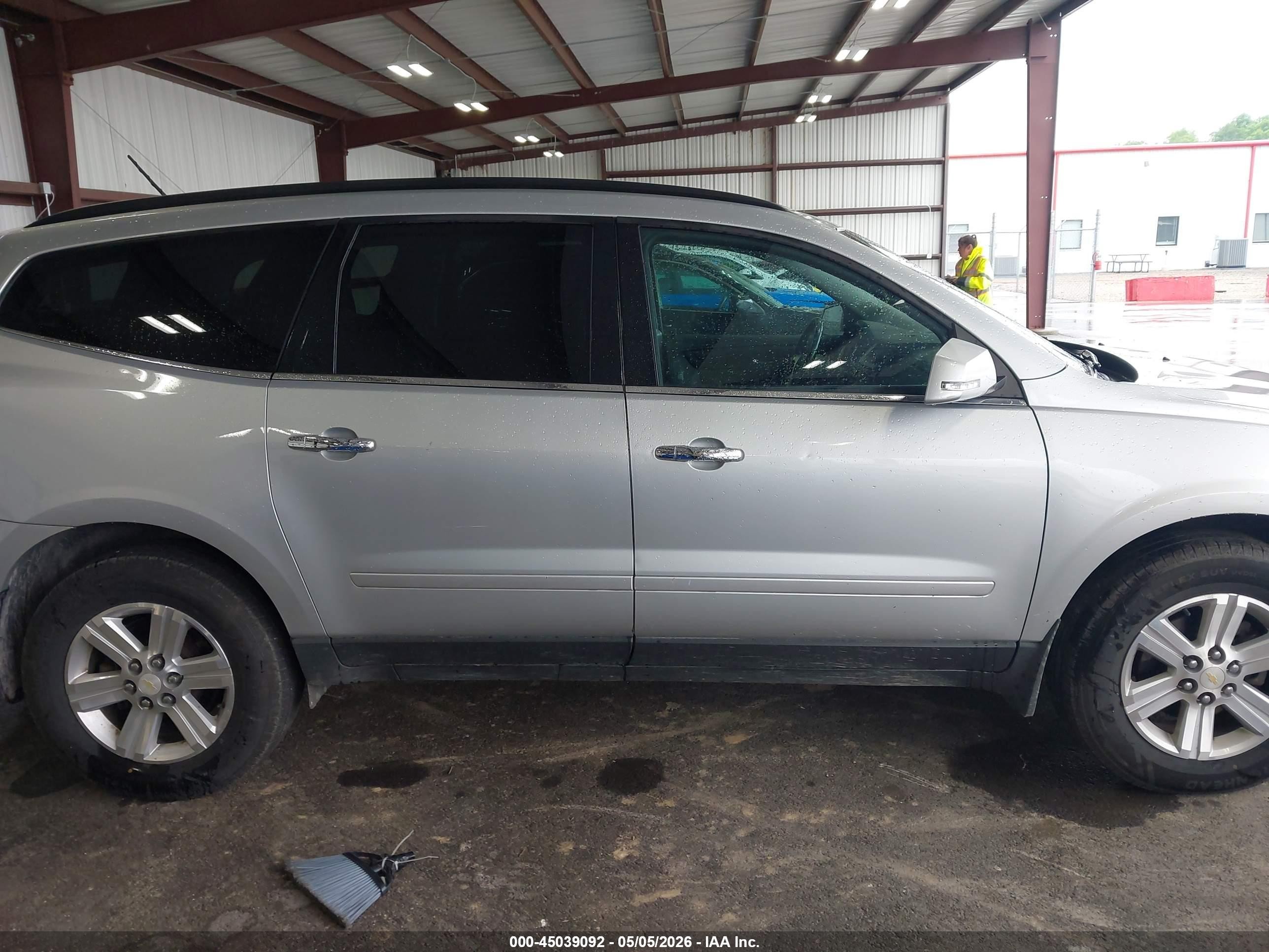 2013 Chevrolet Traverse 1lt Silver vin: 1GNKVGKD7DJ213358
